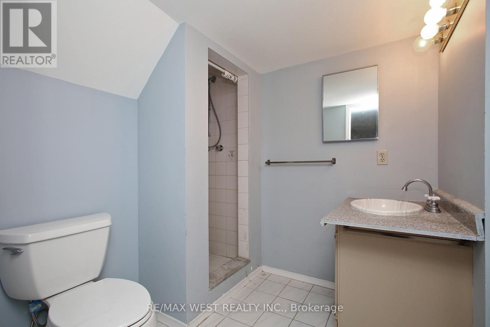 540 Louis Drive, Mississauga, ON - Indoor Photo Showing Bathroom