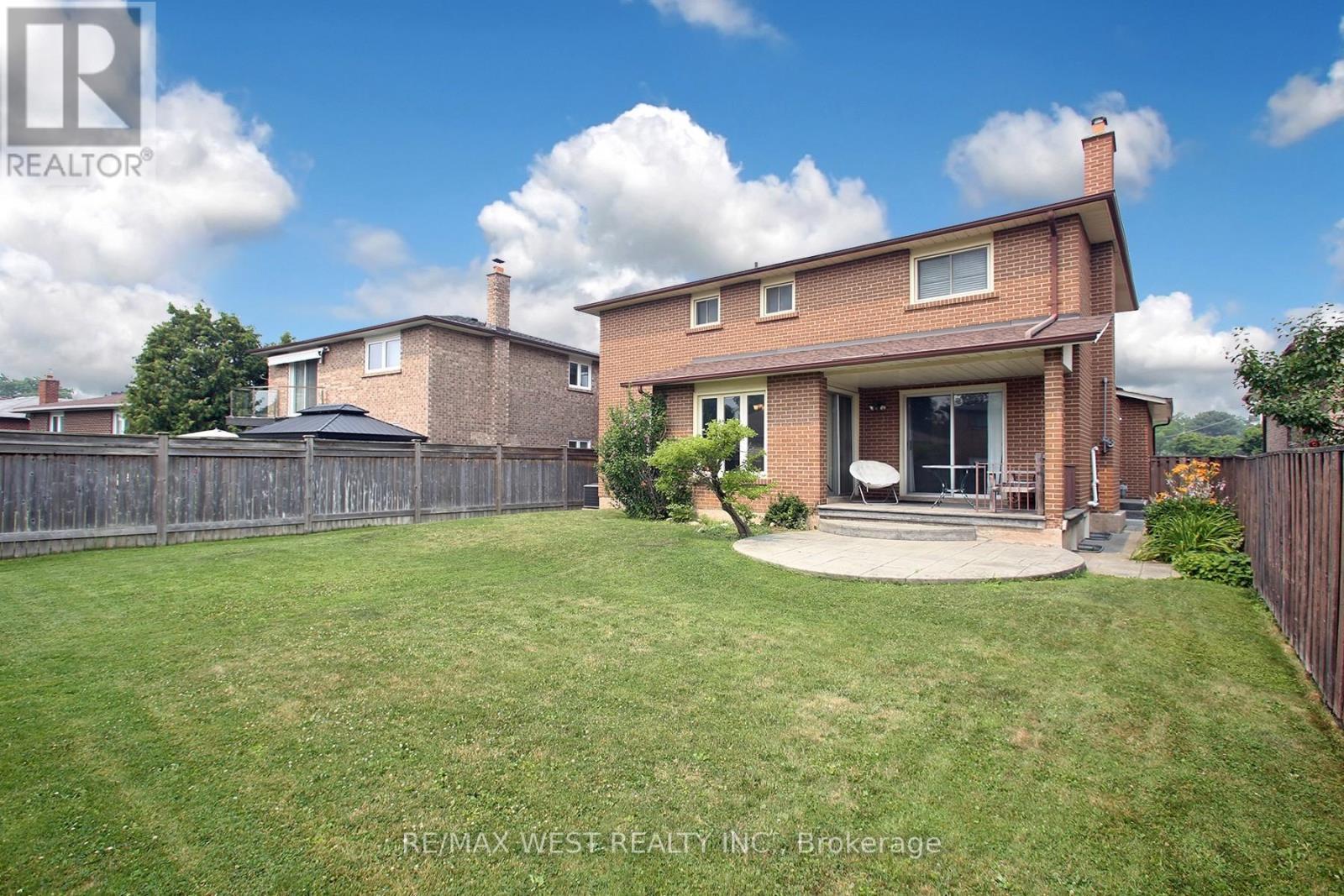540 Louis Drive, Mississauga, ON - Outdoor