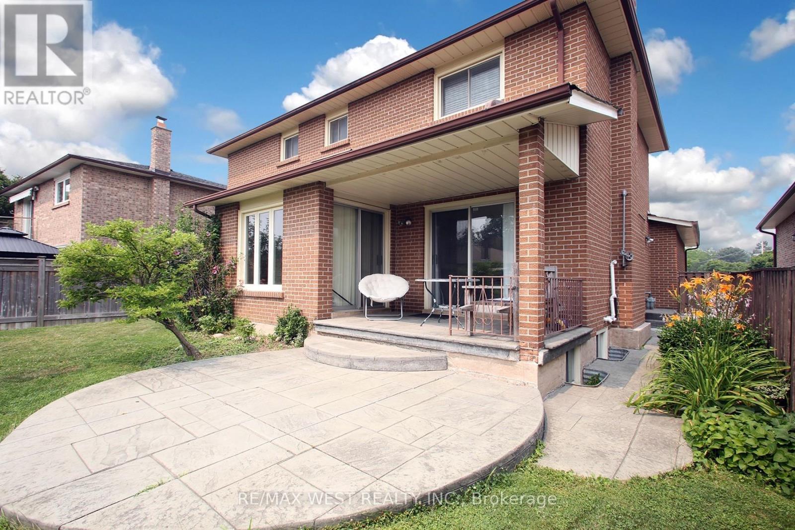 540 Louis Drive, Mississauga, ON - Outdoor