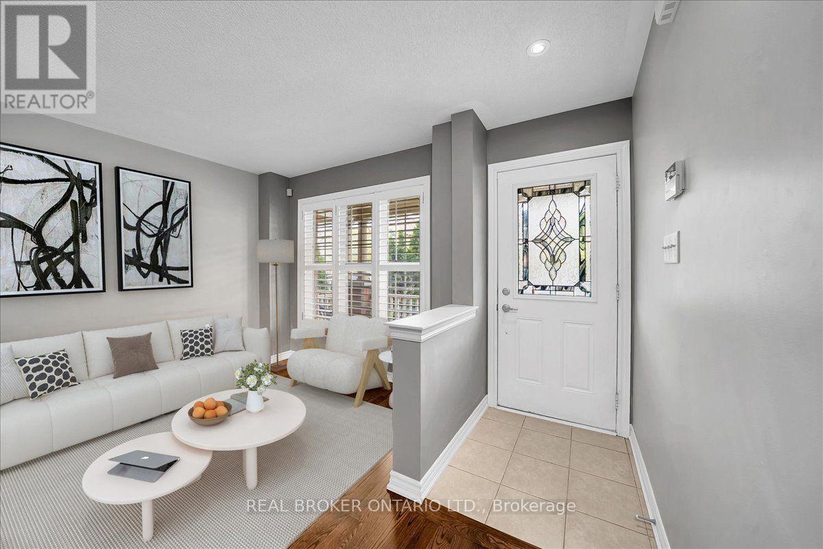 134 Mccready Drive, Milton, ON - Indoor Photo Showing Living Room