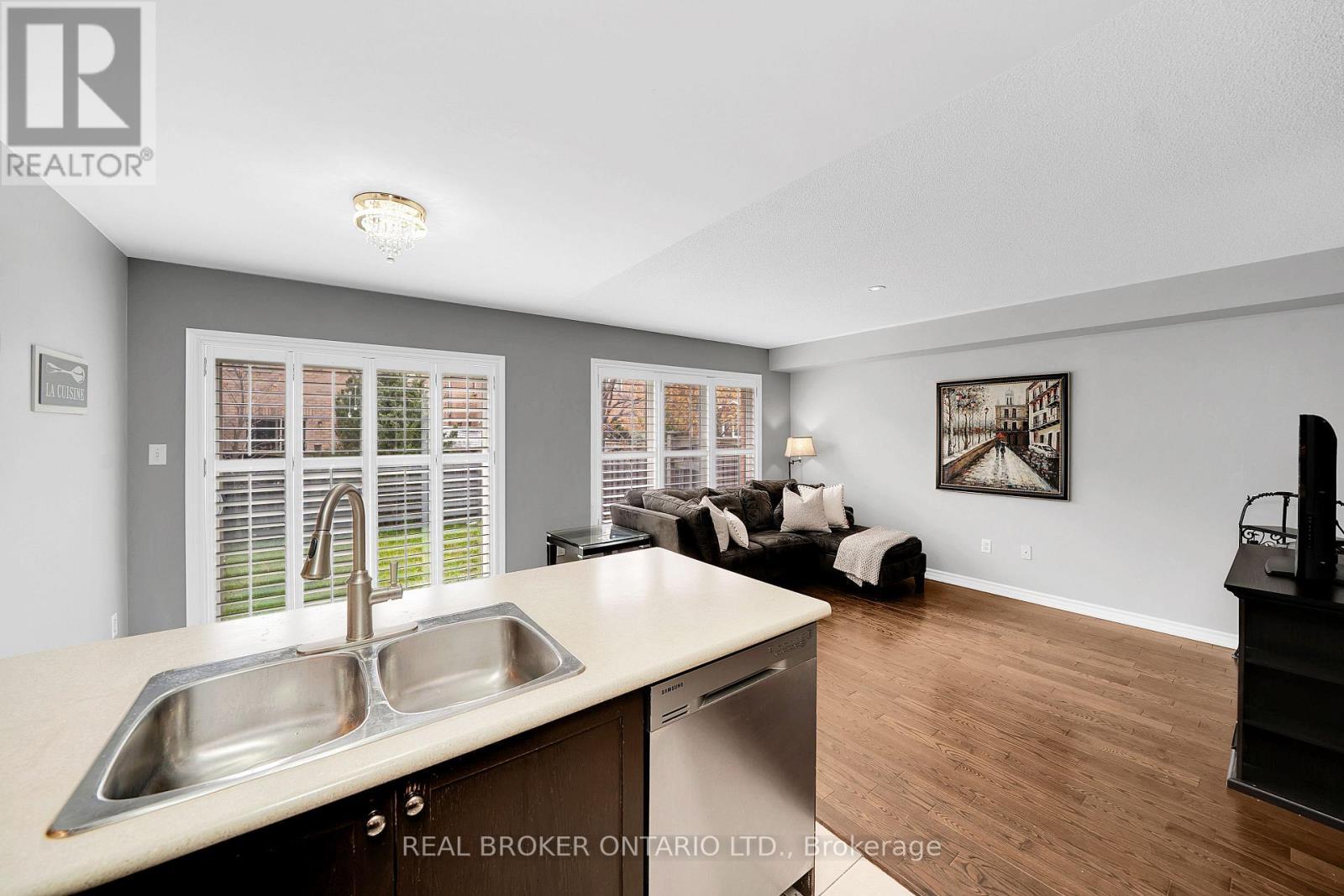 134 Mccready Drive, Milton, ON - Indoor Photo Showing Kitchen With Double Sink