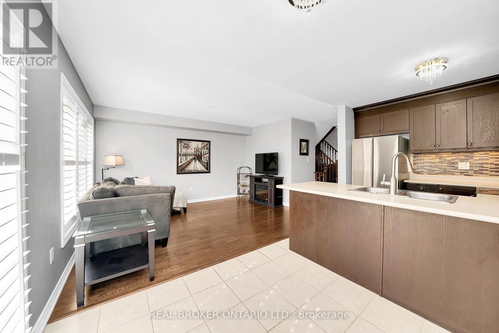 134 Mccready Drive, Milton, ON - Indoor Photo Showing Kitchen