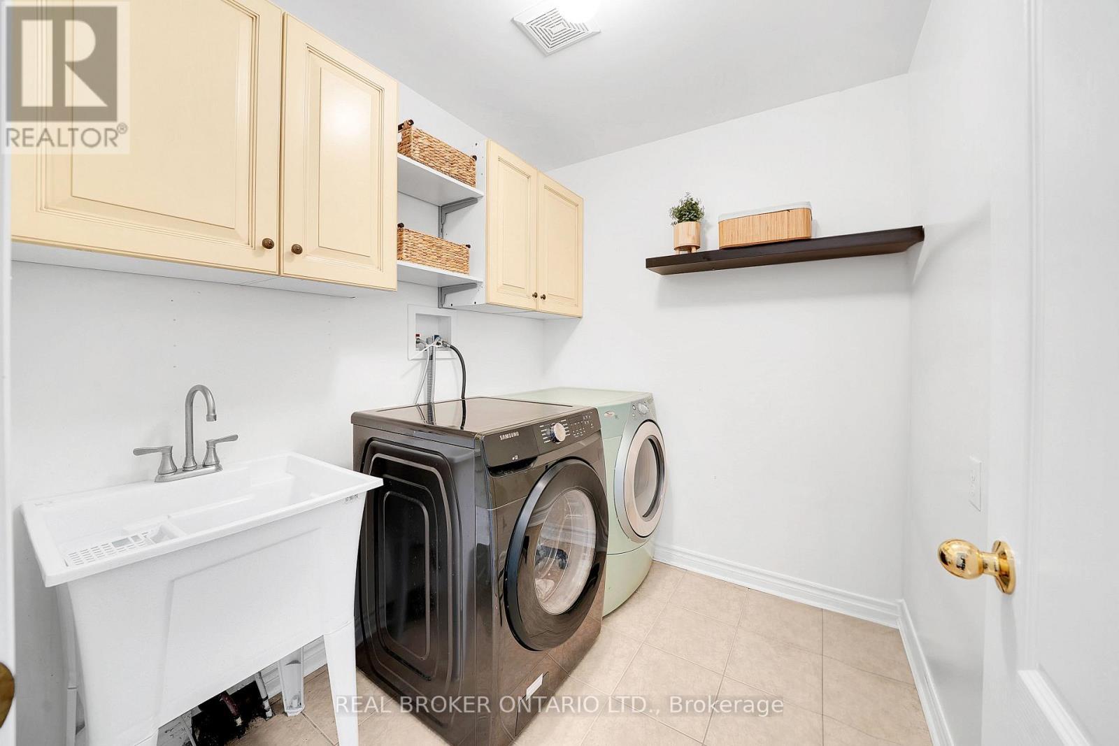 134 Mccready Drive, Milton, ON - Indoor Photo Showing Laundry Room