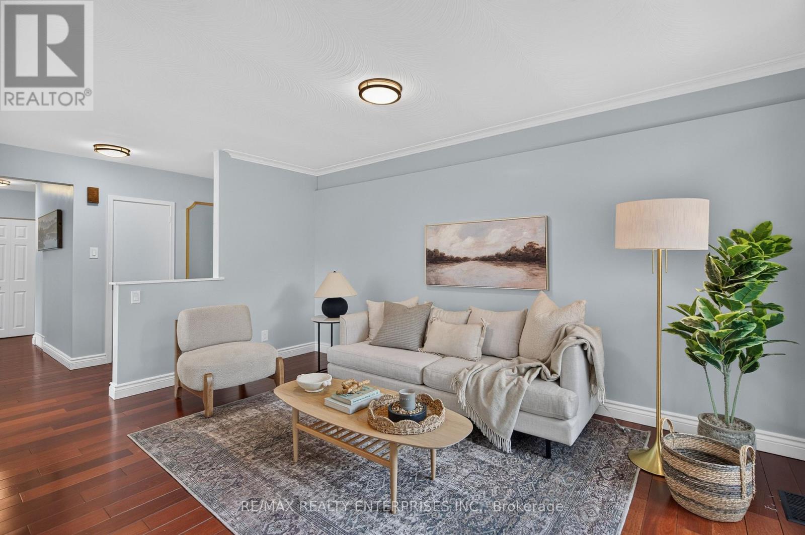 1282 Daimler Road, Mississauga, ON - Indoor Photo Showing Living Room
