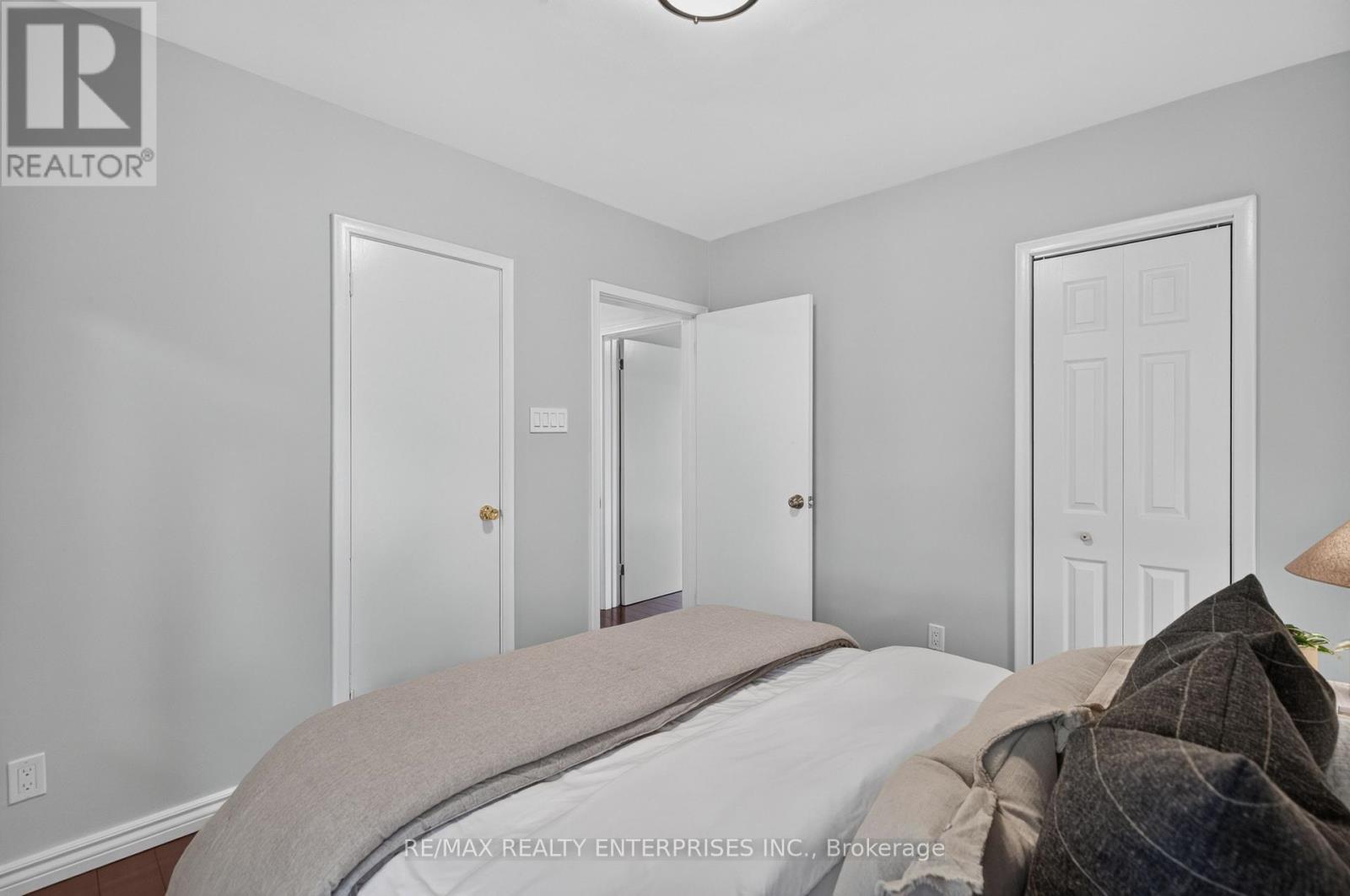 1282 Daimler Road, Mississauga, ON - Indoor Photo Showing Bedroom