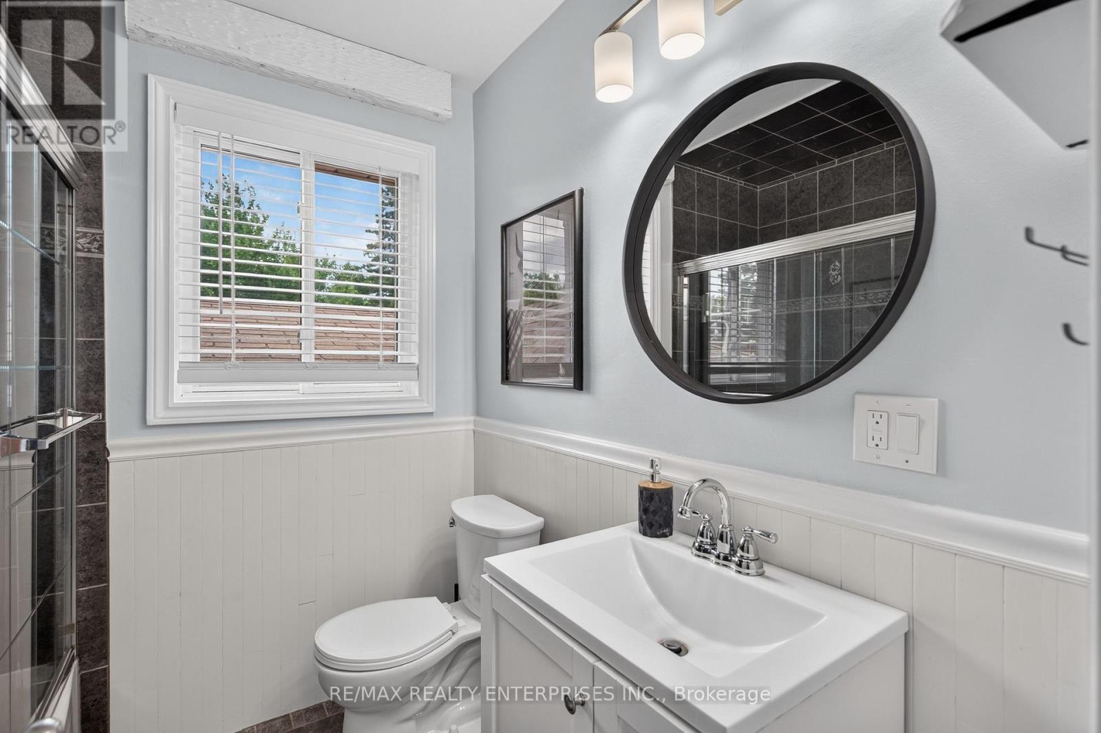 1282 Daimler Road, Mississauga, ON - Indoor Photo Showing Bathroom