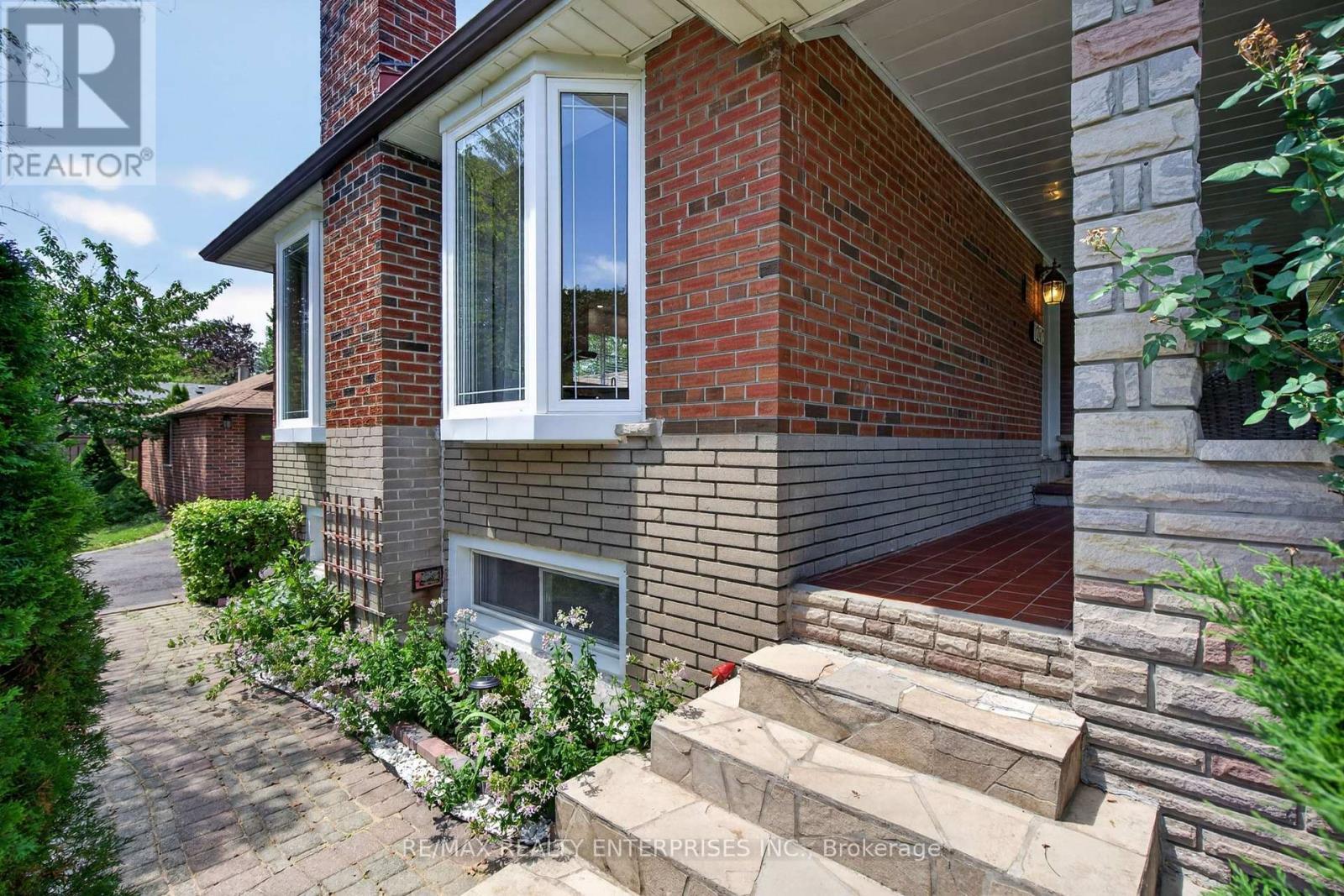 1282 Daimler Road, Mississauga, ON - Outdoor