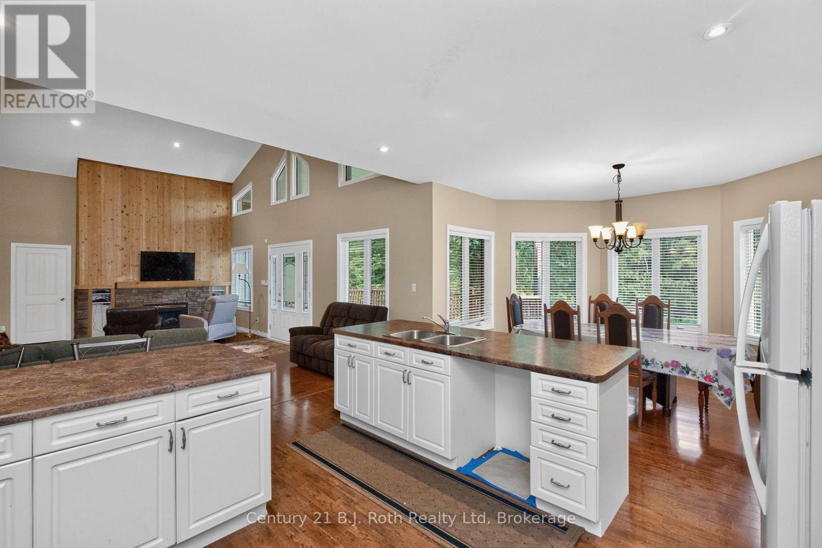11 Rue Karola Road, Tiny, ON - Indoor Photo Showing Kitchen With Double Sink