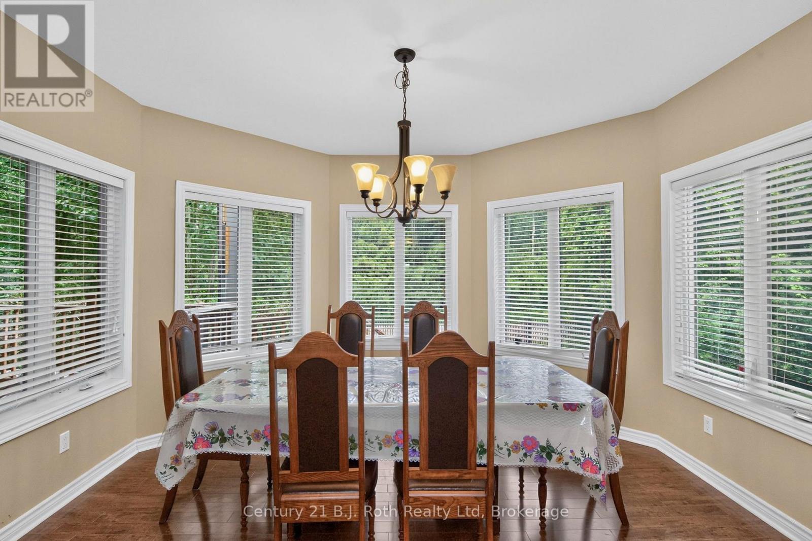 11 Rue Karola Road, Tiny, ON - Indoor Photo Showing Dining Room