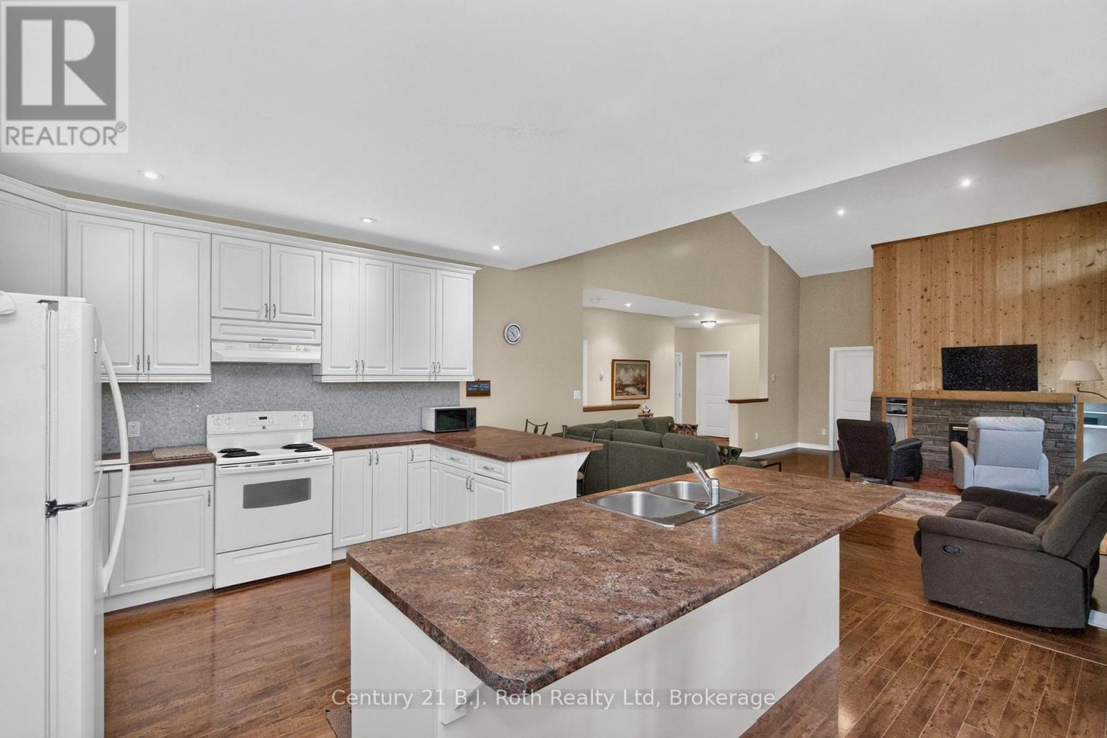 11 Rue Karola Road, Tiny, ON - Indoor Photo Showing Kitchen With Double Sink