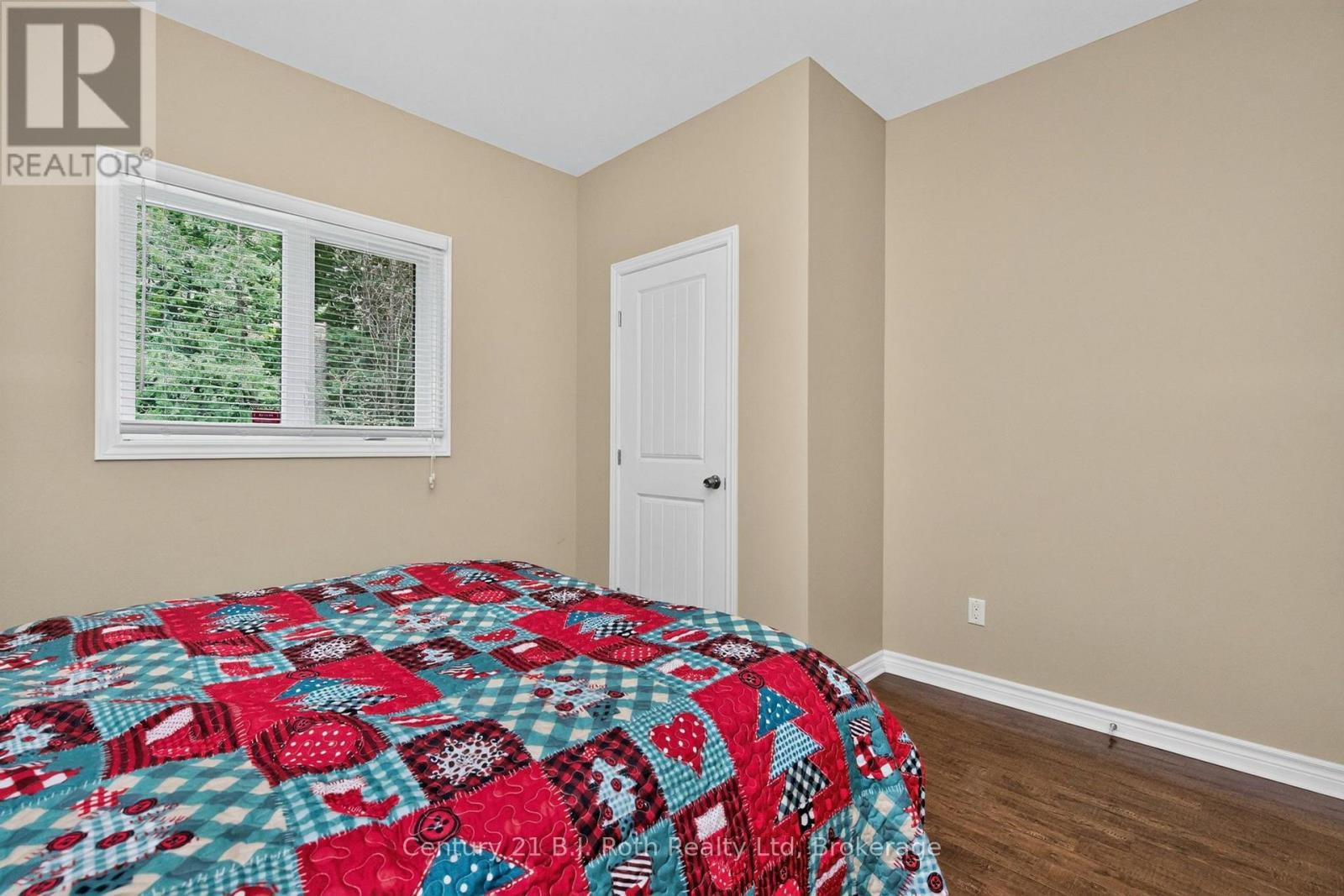 11 Rue Karola Road, Tiny, ON - Indoor Photo Showing Bedroom