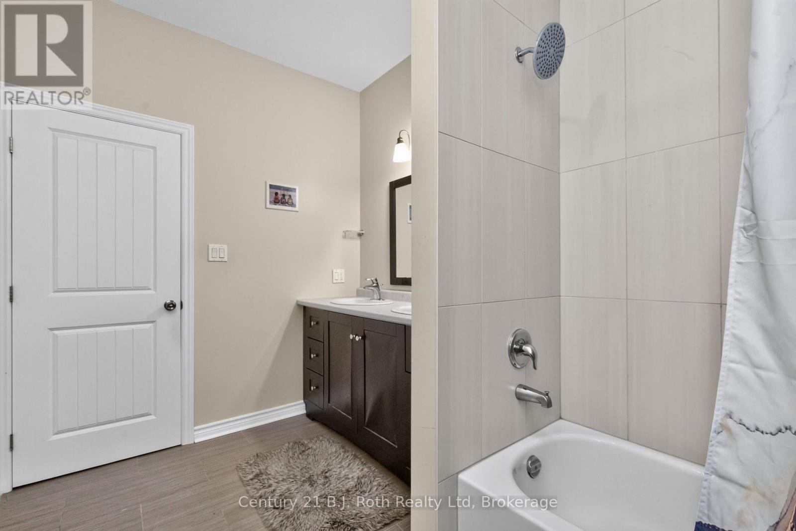 11 Rue Karola Road, Tiny, ON - Indoor Photo Showing Bathroom