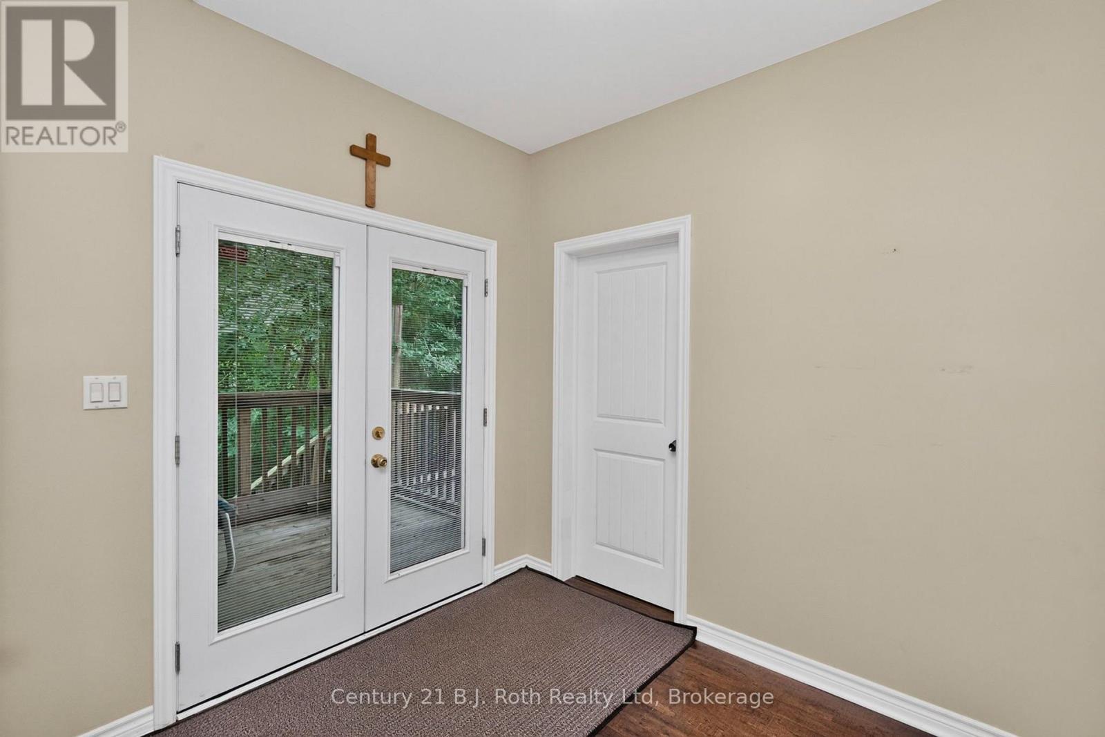 11 Rue Karola Road, Tiny, ON - Indoor Photo Showing Other Room