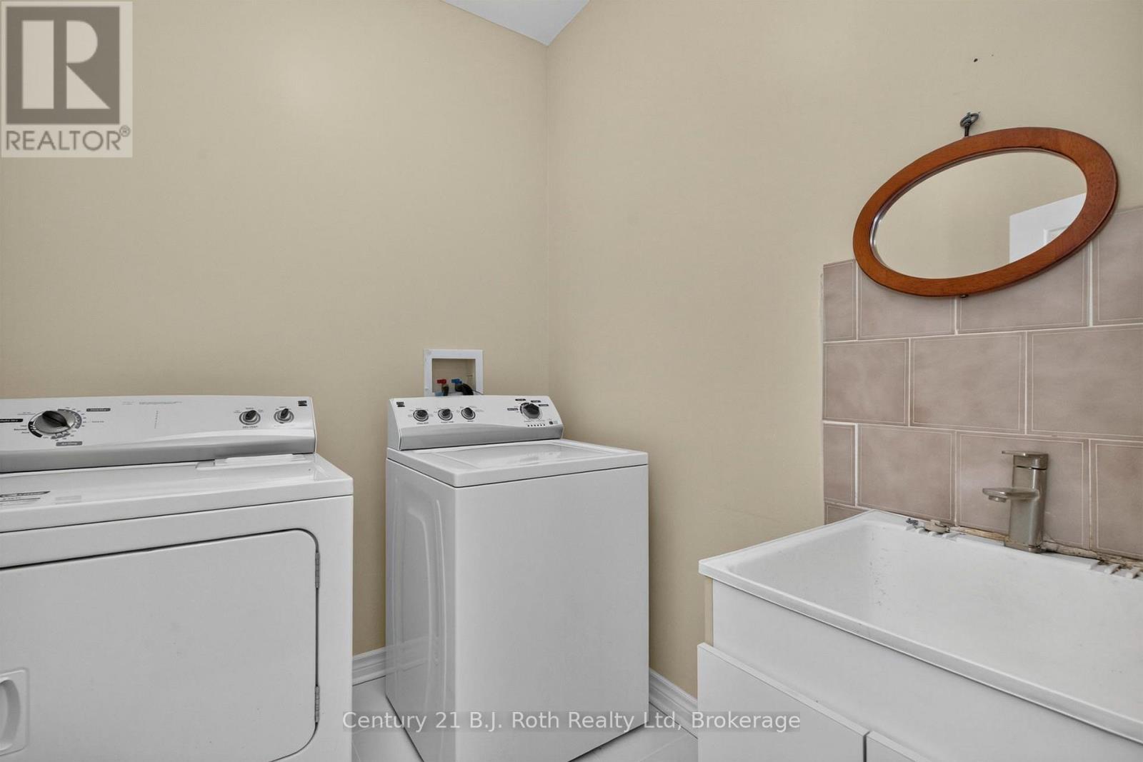 11 Rue Karola Road, Tiny, ON - Indoor Photo Showing Laundry Room