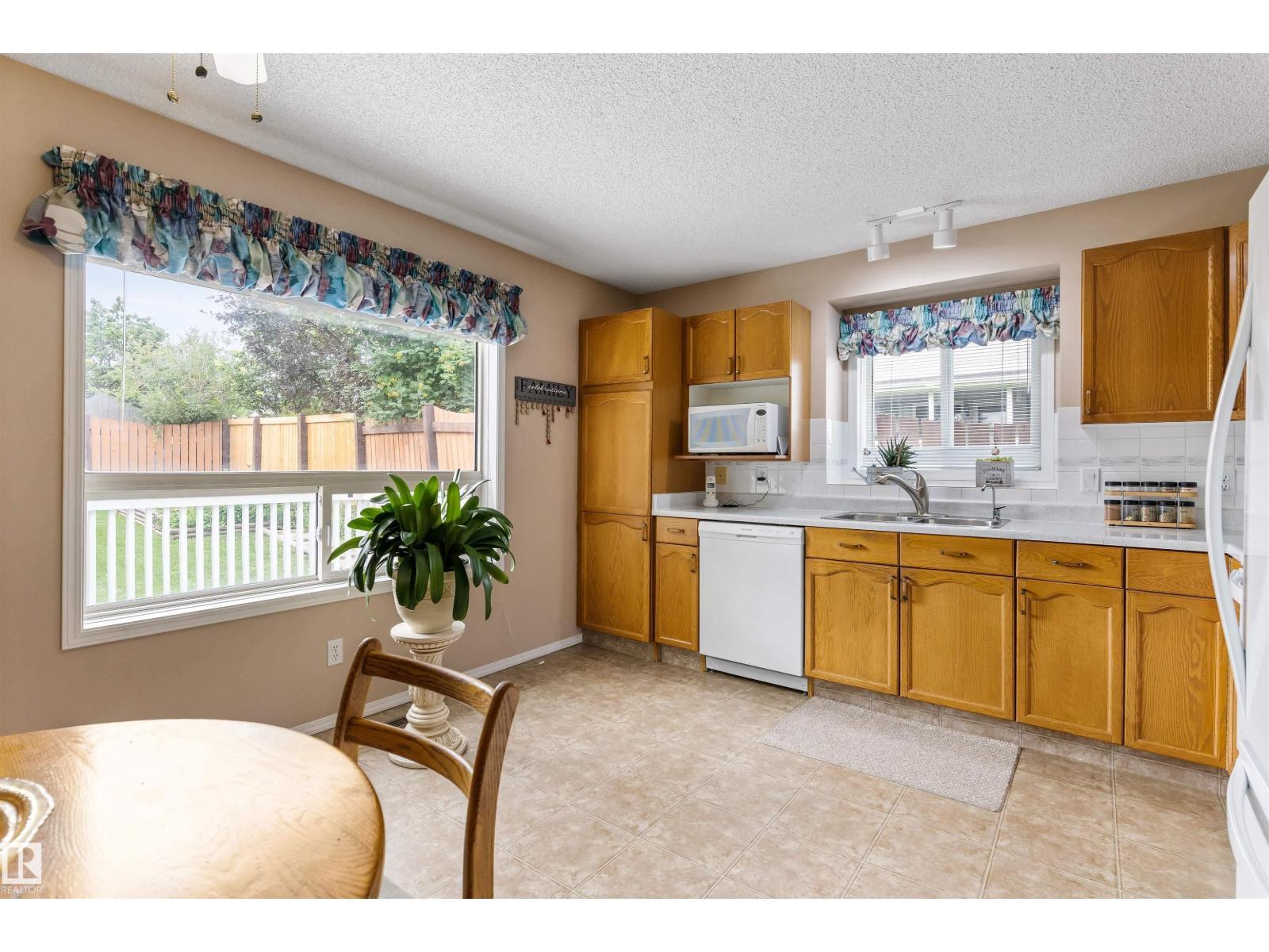 2 Dunvegan Ct, St. Albert, AB