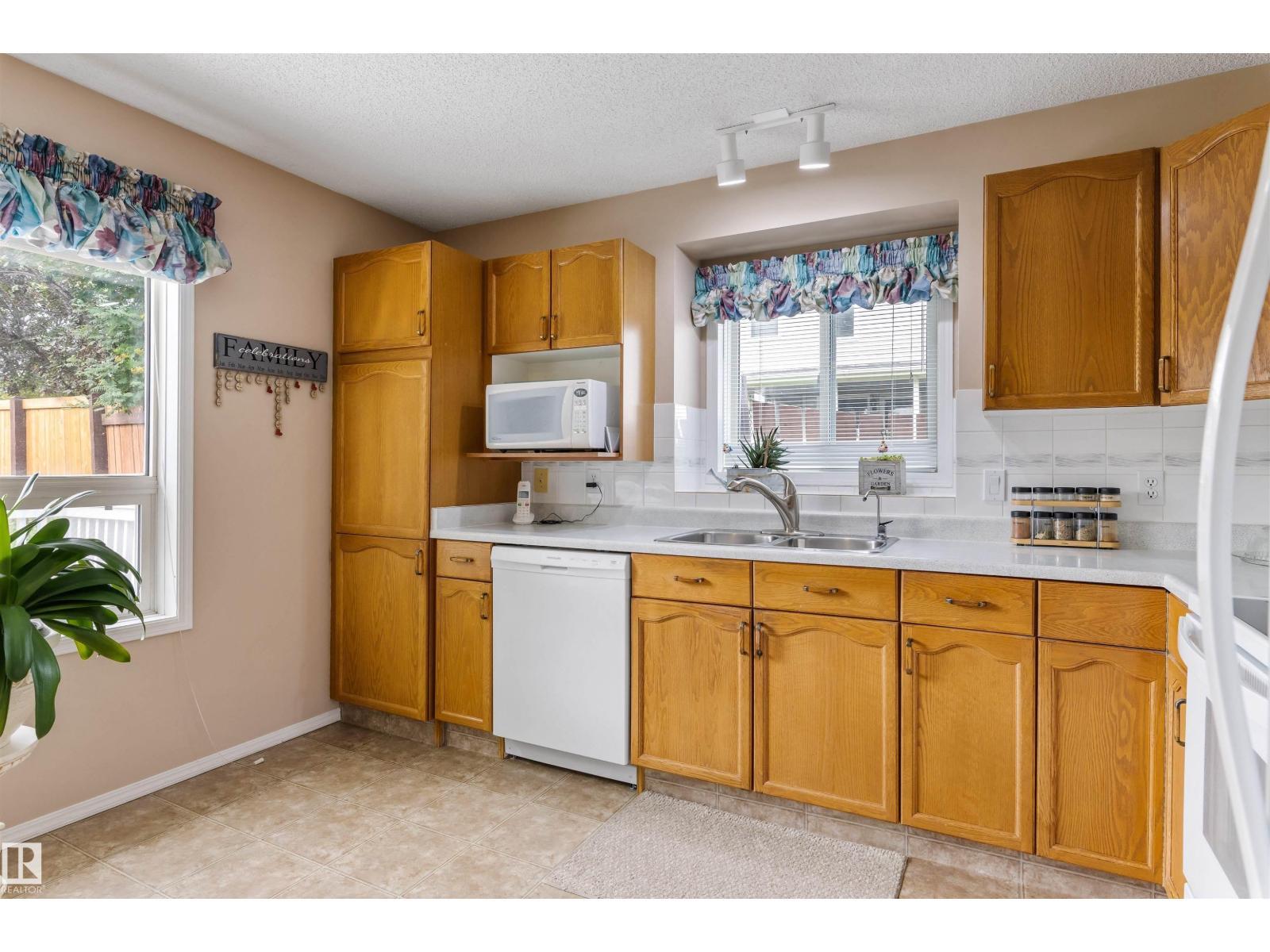 2 Dunvegan Ct, St. Albert, AB