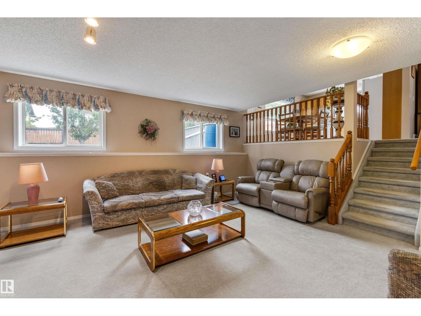 2 Dunvegan Ct, St. Albert, AB