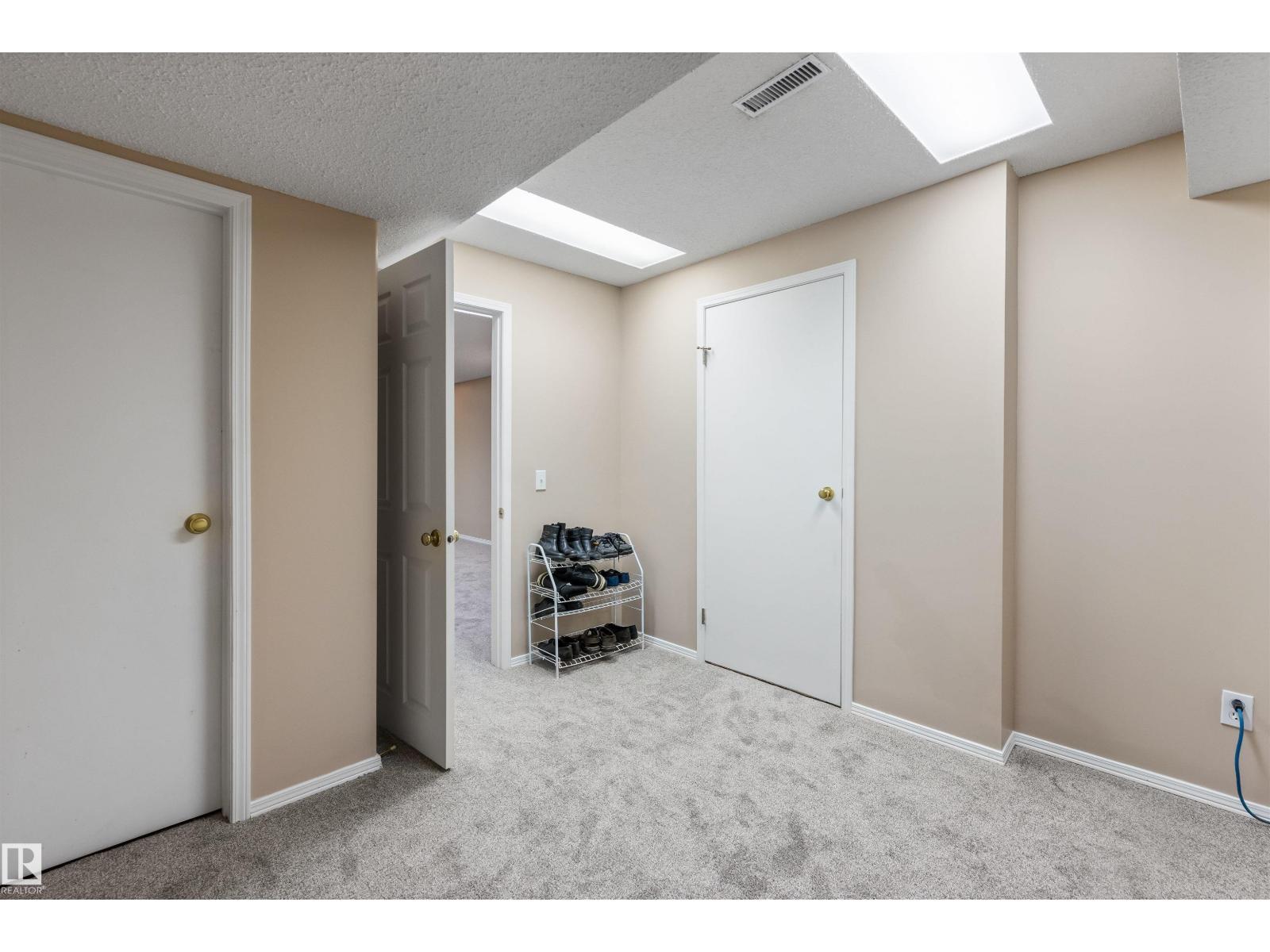 2 Dunvegan Ct, St. Albert, AB