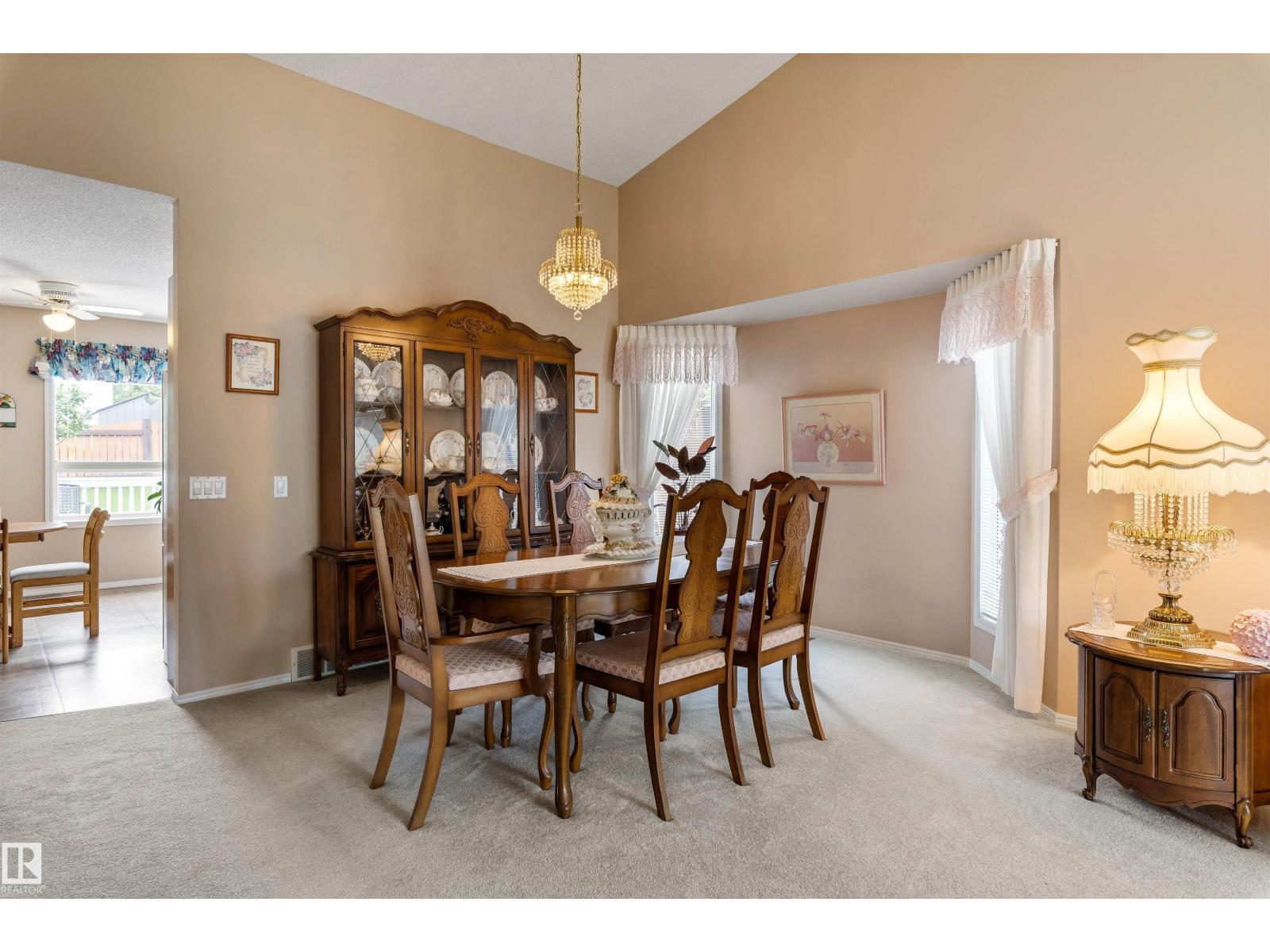 2 Dunvegan Ct, St. Albert, AB