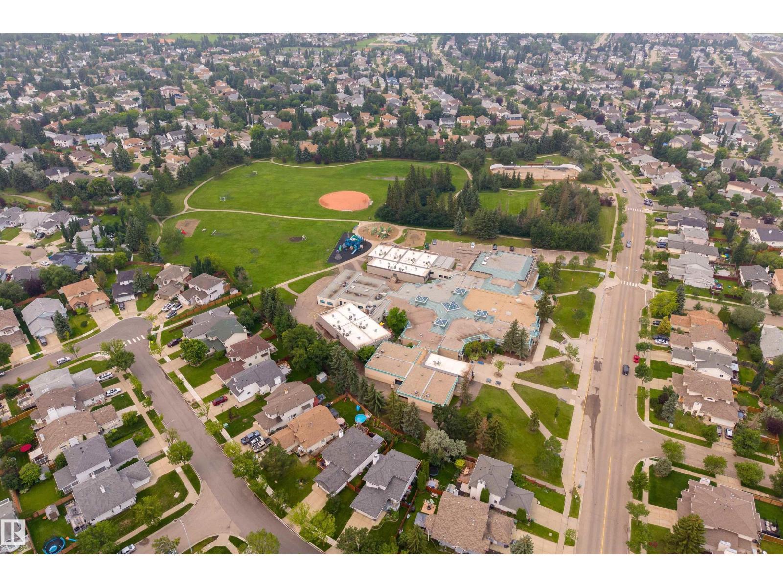 2 Dunvegan Ct, St. Albert, AB
