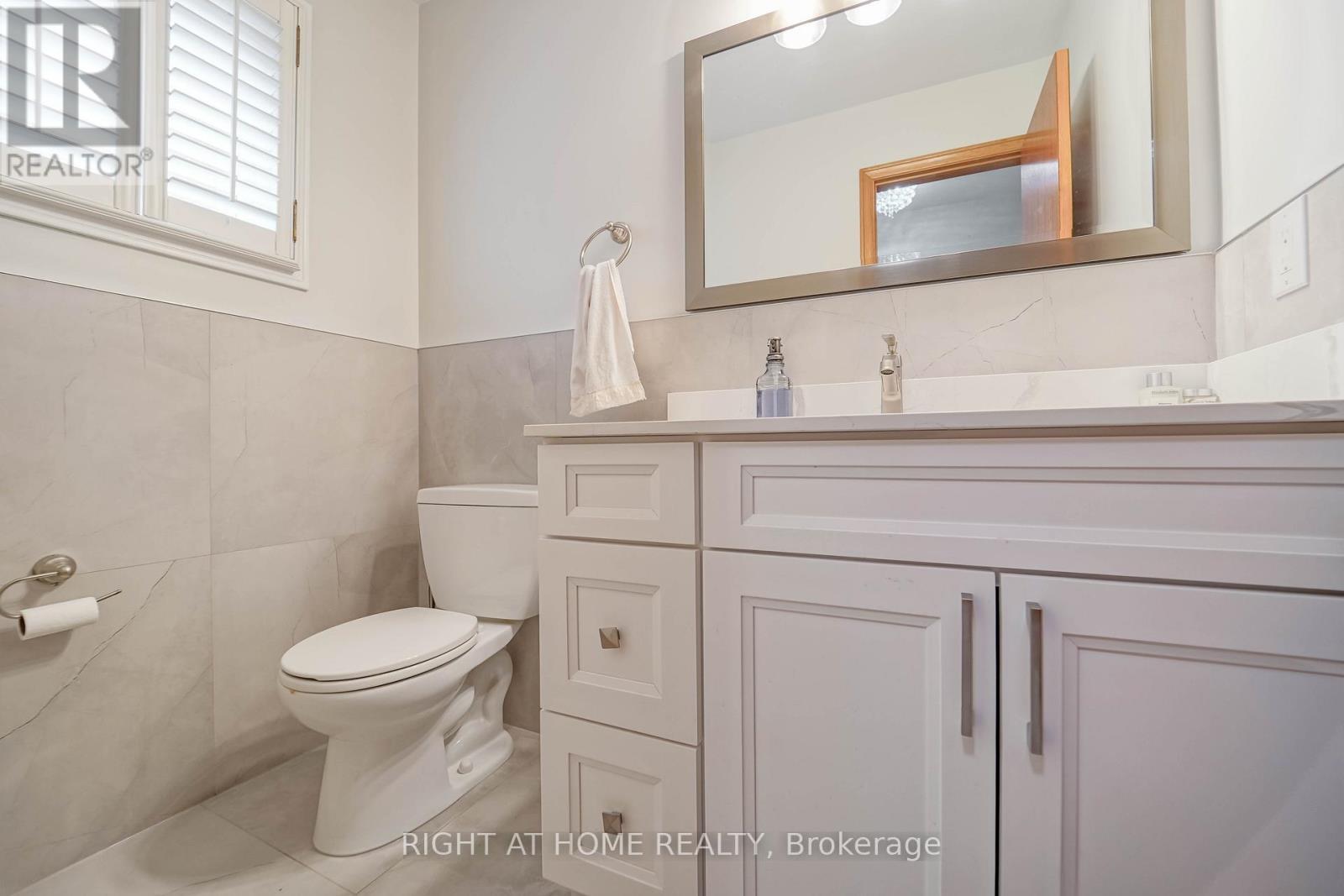 2 Lapworth Crescent, Toronto, ON - Indoor Photo Showing Bathroom