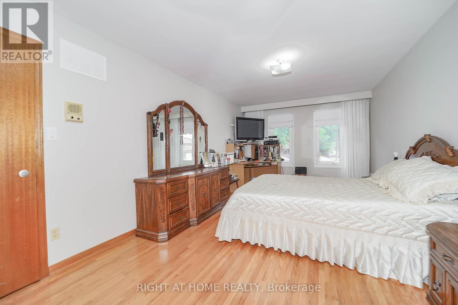 2 Lapworth Crescent, Toronto, ON - Indoor Photo Showing Bedroom