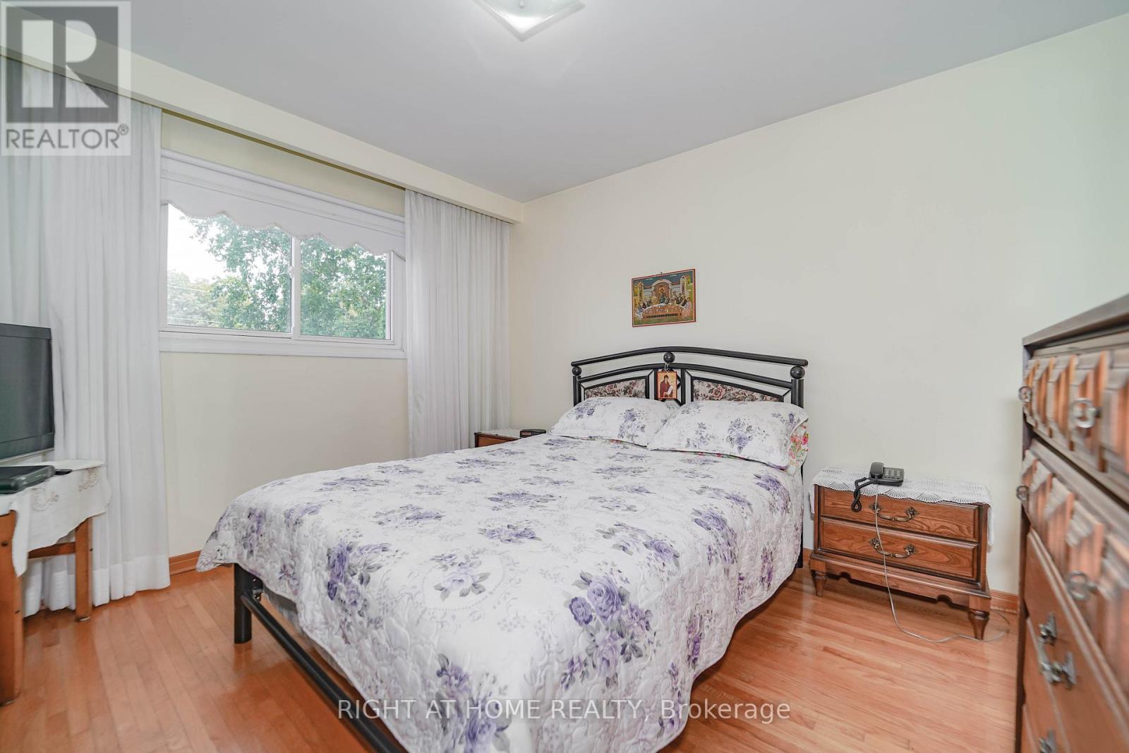 2 Lapworth Crescent, Toronto, ON - Indoor Photo Showing Bedroom