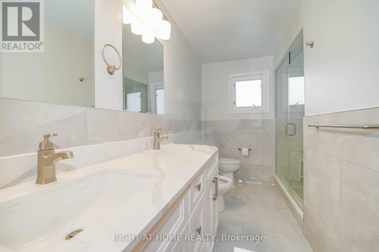 2 Lapworth Crescent, Toronto, ON - Indoor Photo Showing Bathroom