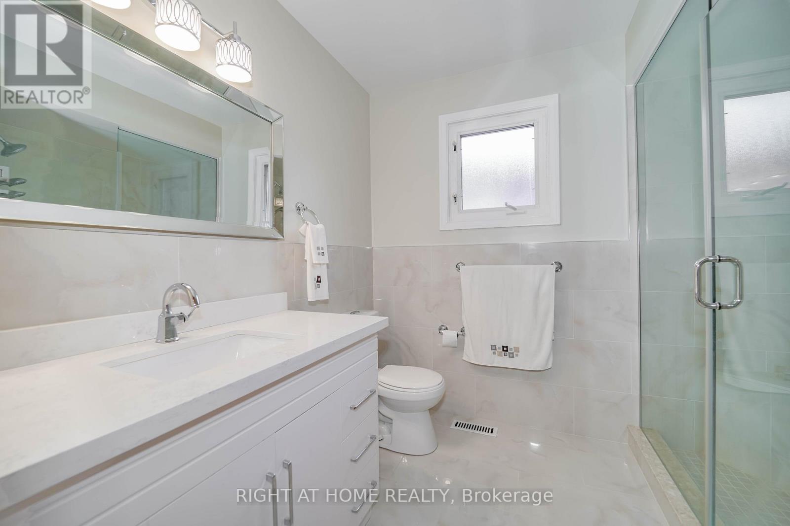 2 Lapworth Crescent, Toronto, ON - Indoor Photo Showing Bathroom
