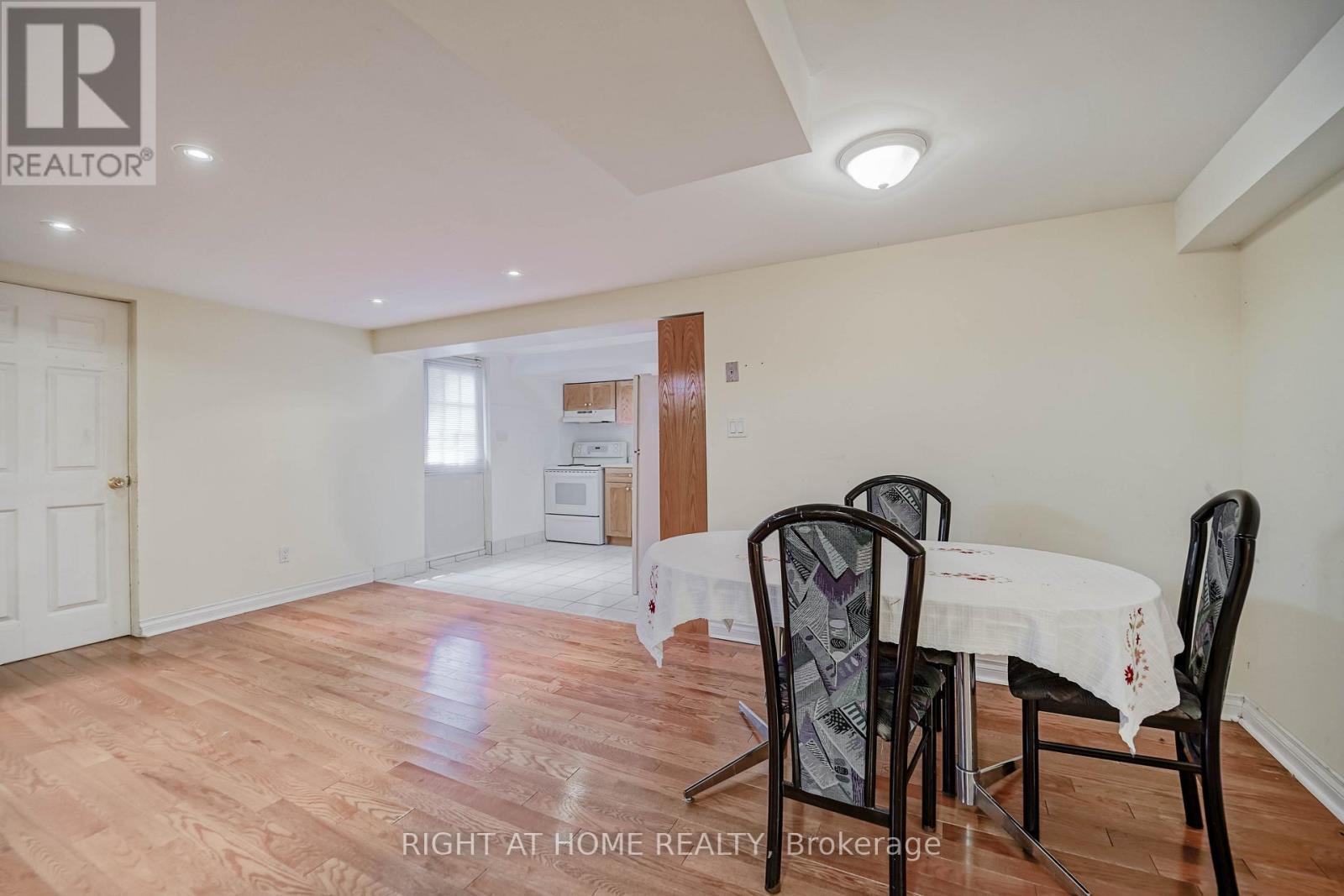 2 Lapworth Crescent, Toronto, ON - Indoor Photo Showing Dining Room