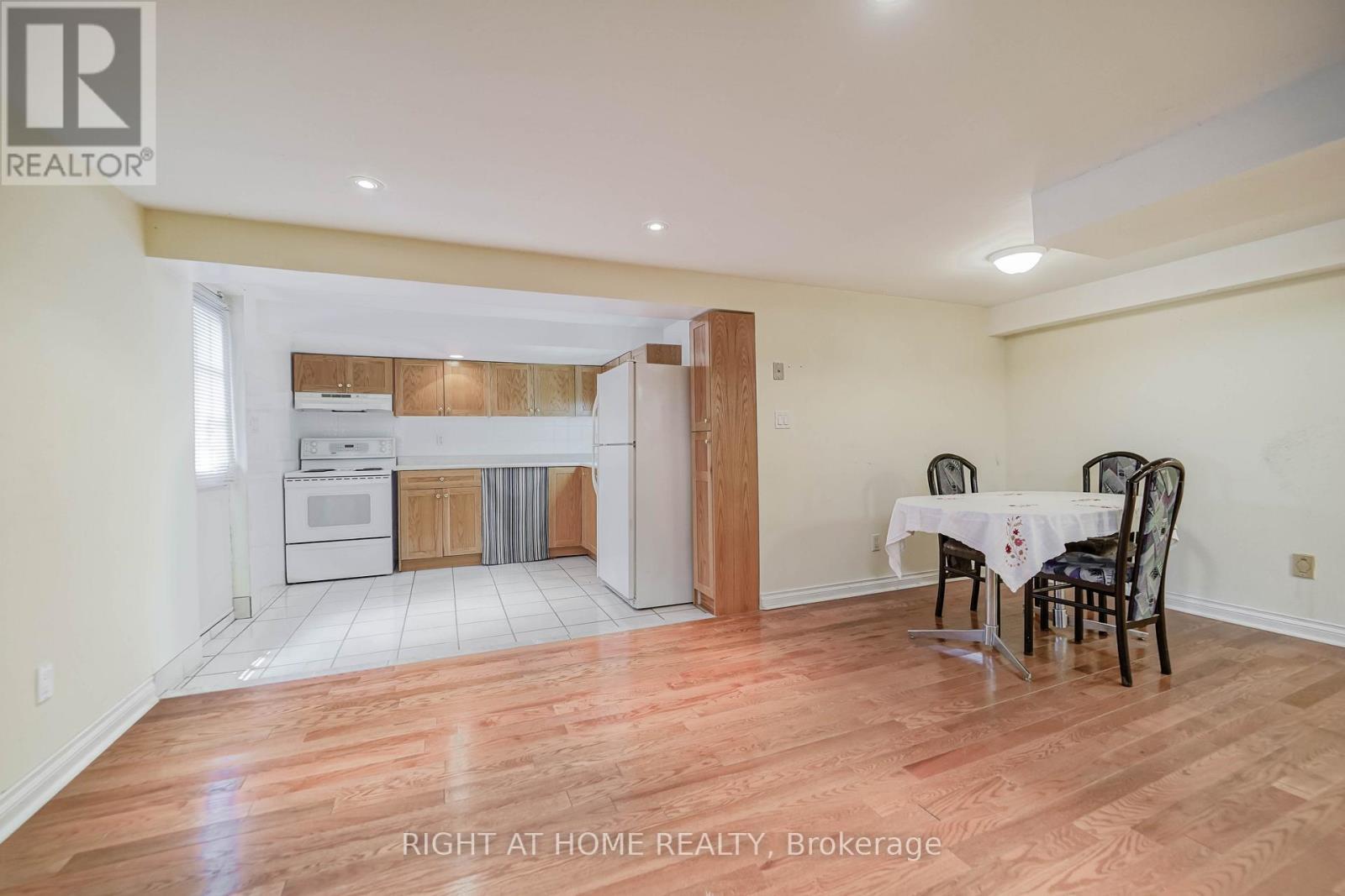 2 Lapworth Crescent, Toronto, ON - Indoor