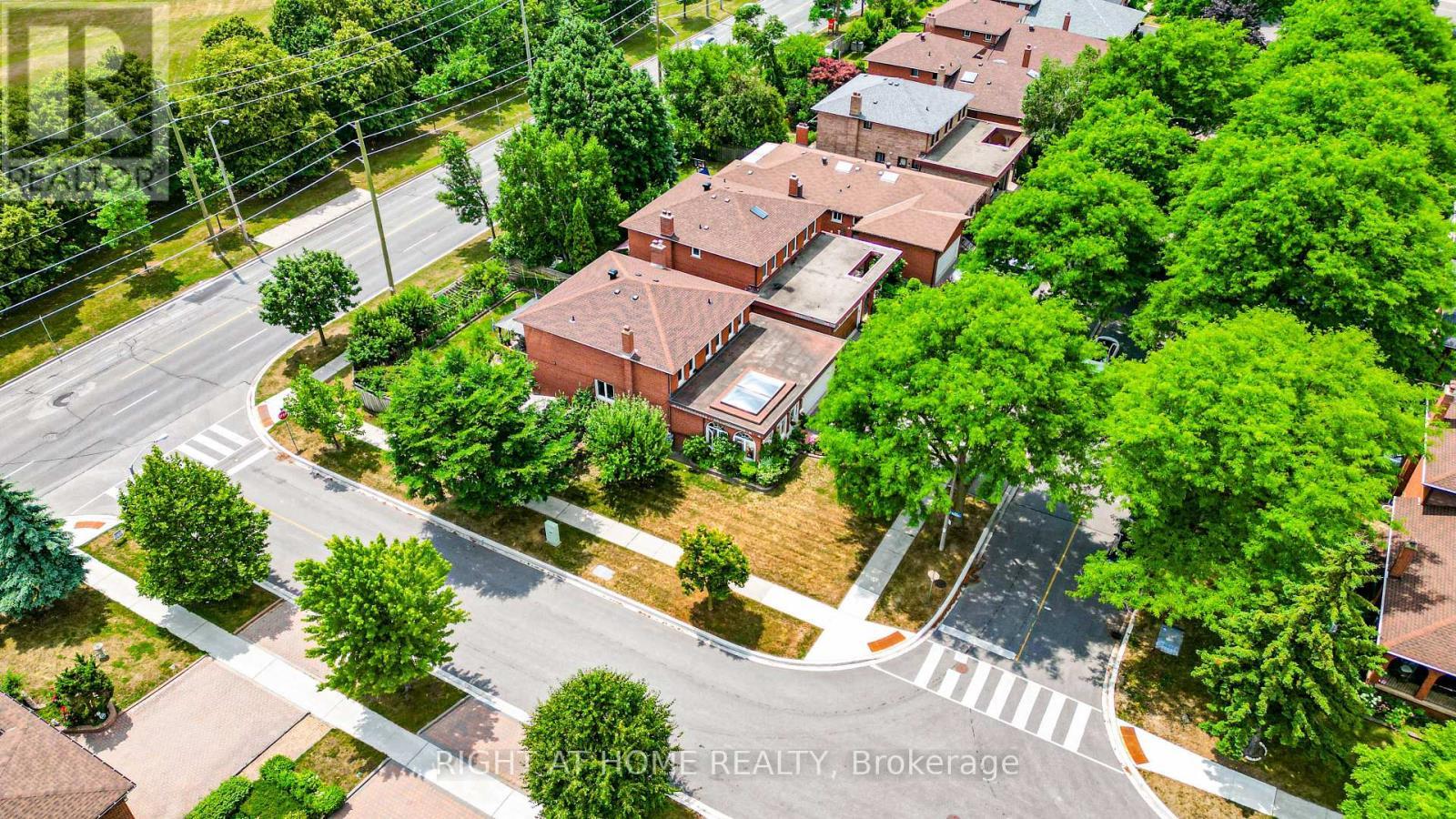 2 Lapworth Crescent, Toronto, ON - Outdoor