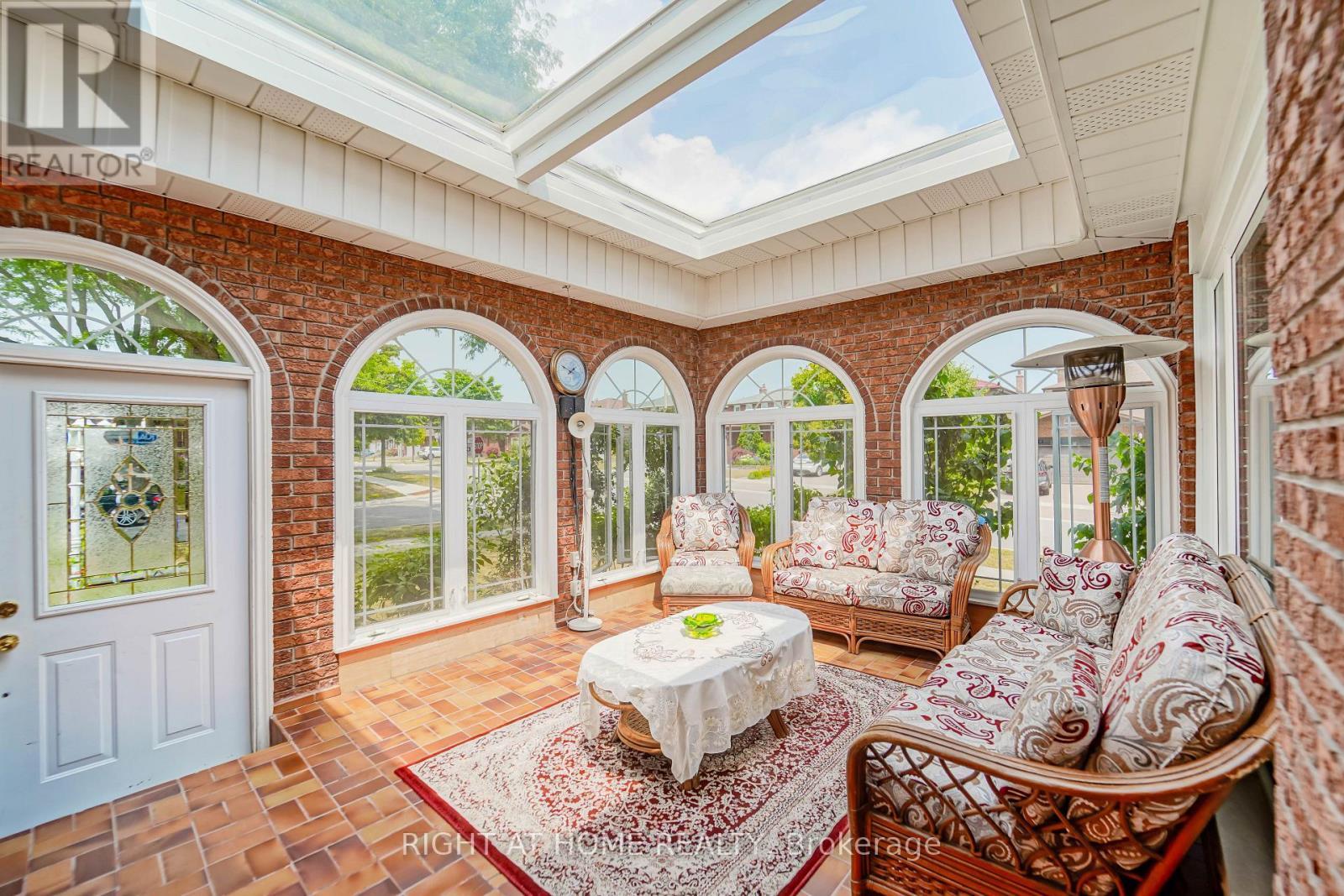 2 Lapworth Crescent, Toronto, ON -