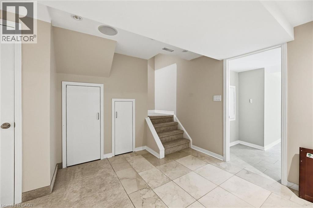 5628 Stella Lane, Burlington, ON - Indoor Photo Showing Other Room