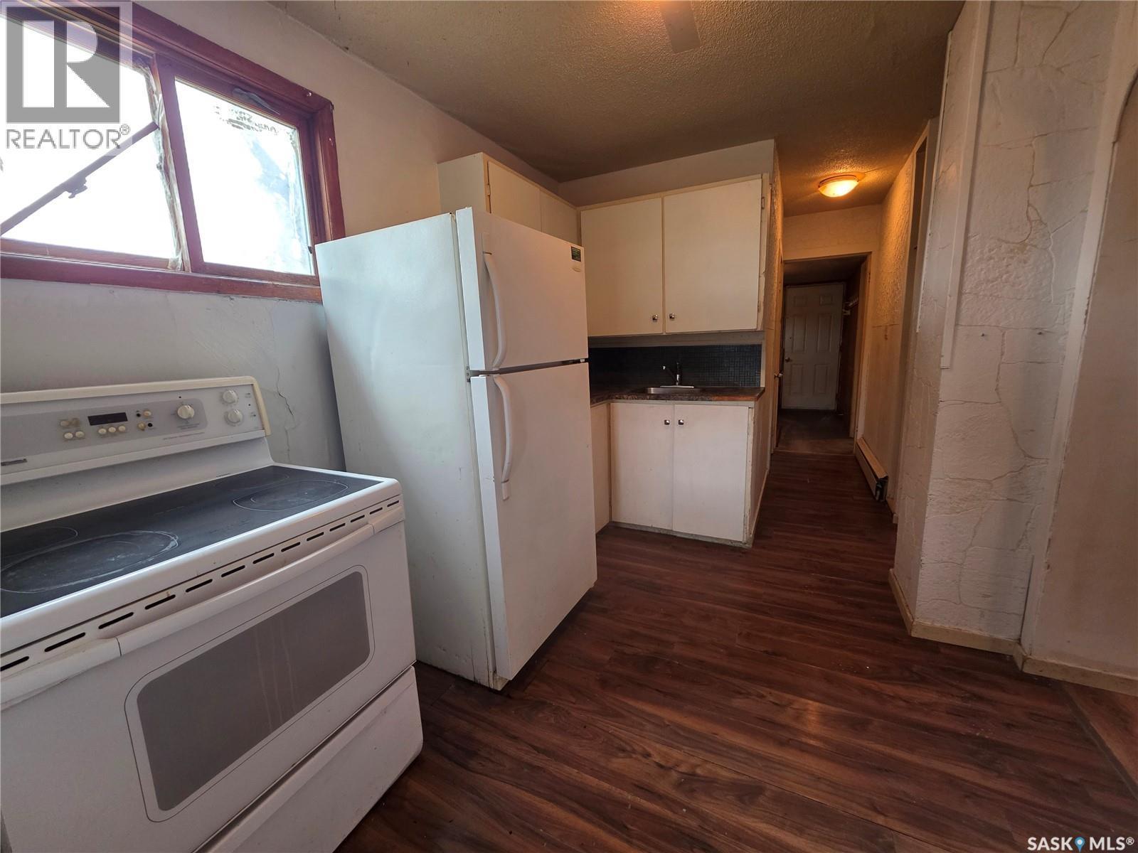 927 North Railway Street E, Swift Current, SK - Indoor Photo Showing Kitchen
