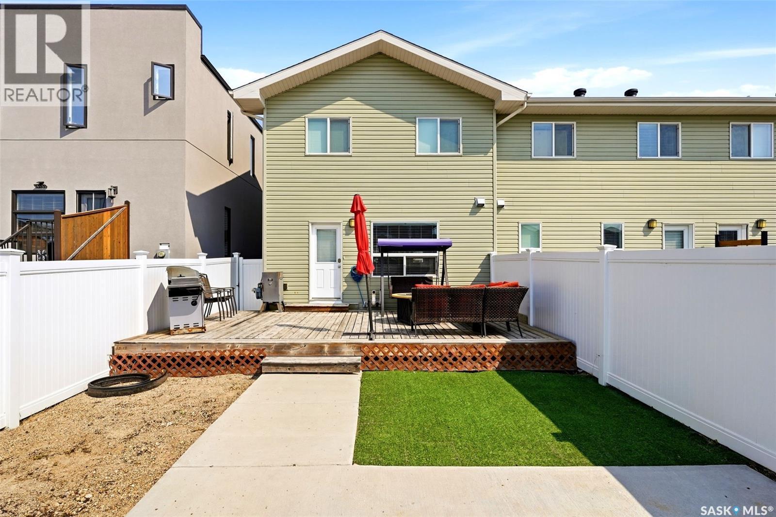 5740 Glide Crescent, Regina, SK - Outdoor With Deck Patio Veranda With Exterior