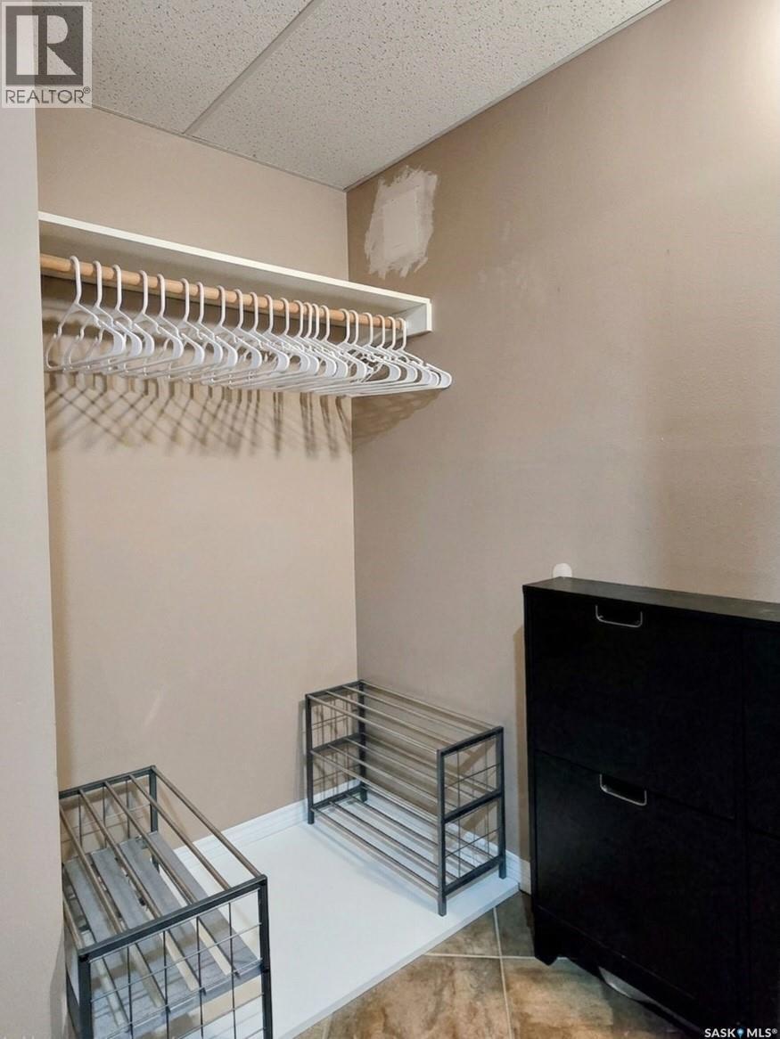 604 611 University Drive, Saskatoon, SK - Indoor With Storage