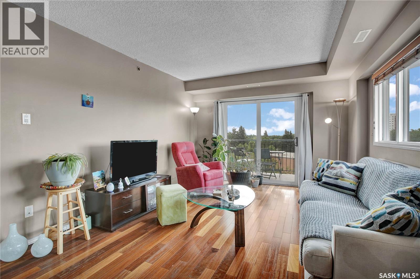 604 611 University Drive, Saskatoon, SK - Indoor Photo Showing Living Room