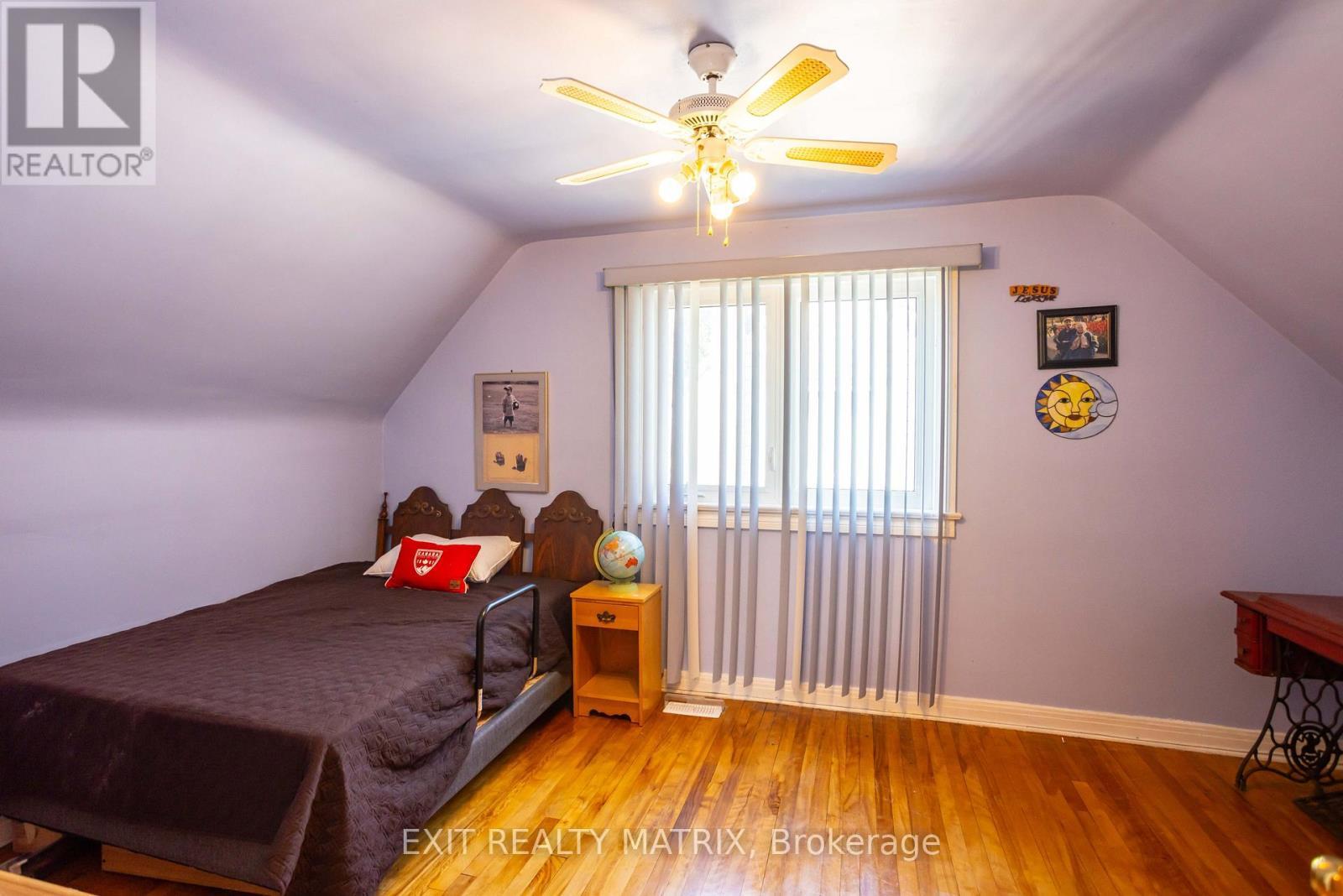 552 Dunbrack Street, Ottawa, ON - Indoor Photo Showing Bedroom