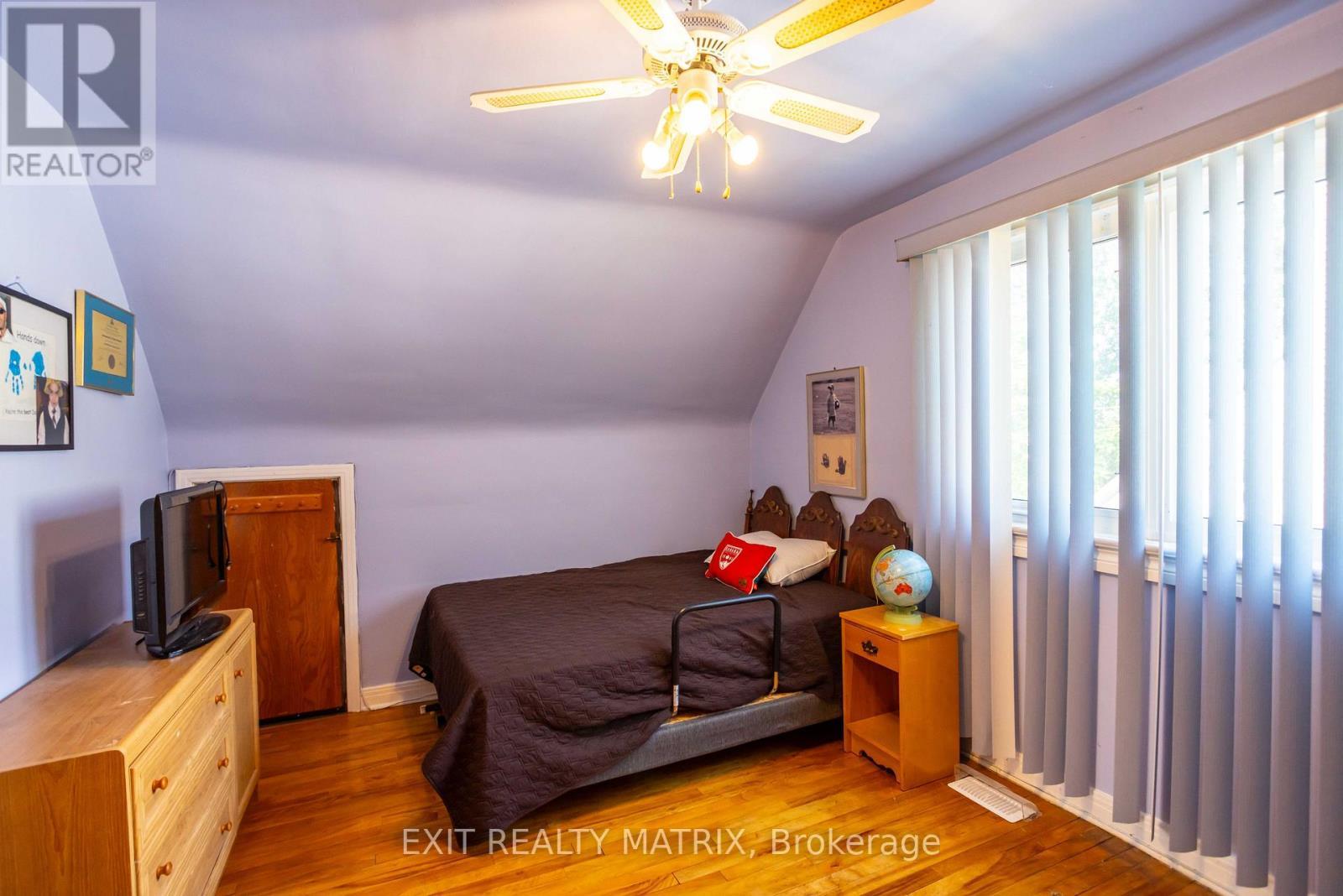 552 Dunbrack Street, Ottawa, ON - Indoor Photo Showing Bedroom