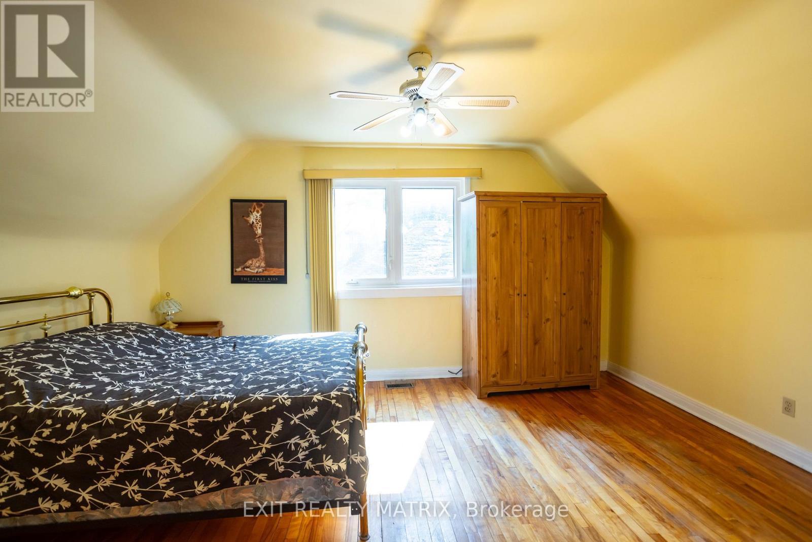552 Dunbrack Street, Ottawa, ON - Indoor Photo Showing Bedroom