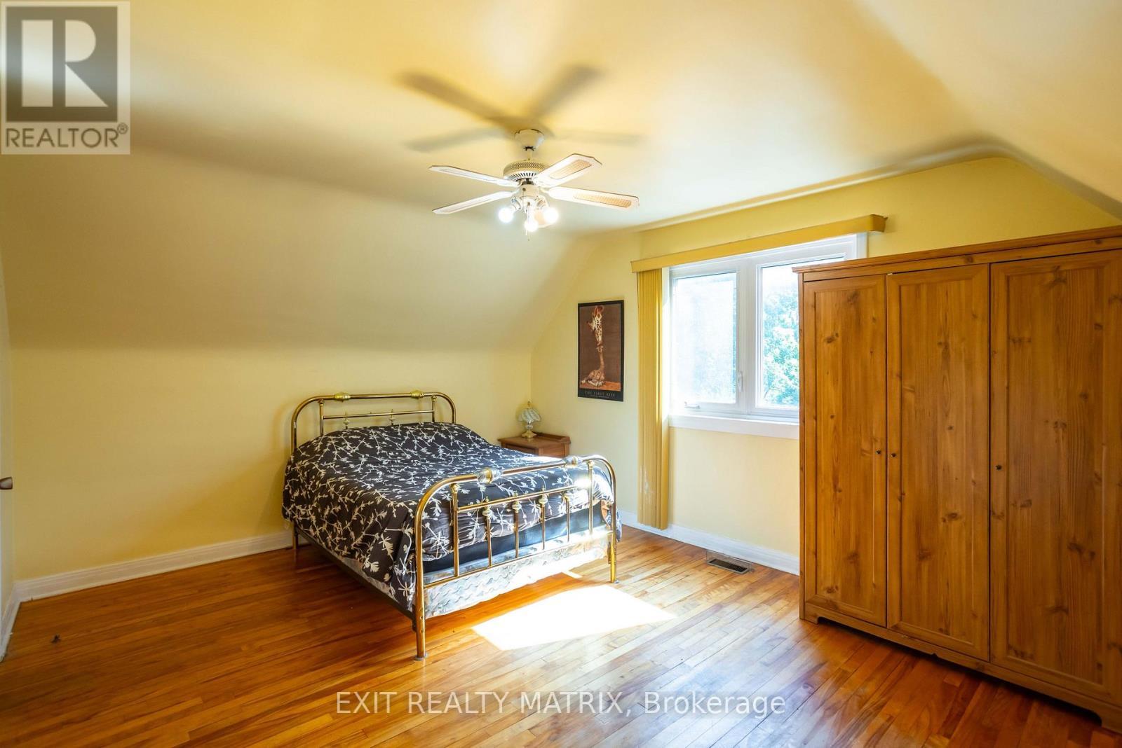 552 Dunbrack Street, Ottawa, ON - Indoor Photo Showing Bedroom
