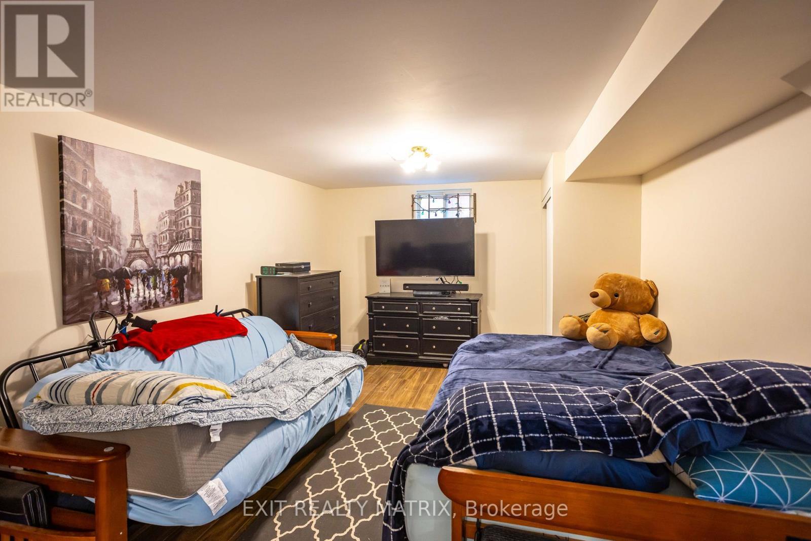 552 Dunbrack Street, Ottawa, ON - Indoor Photo Showing Bedroom