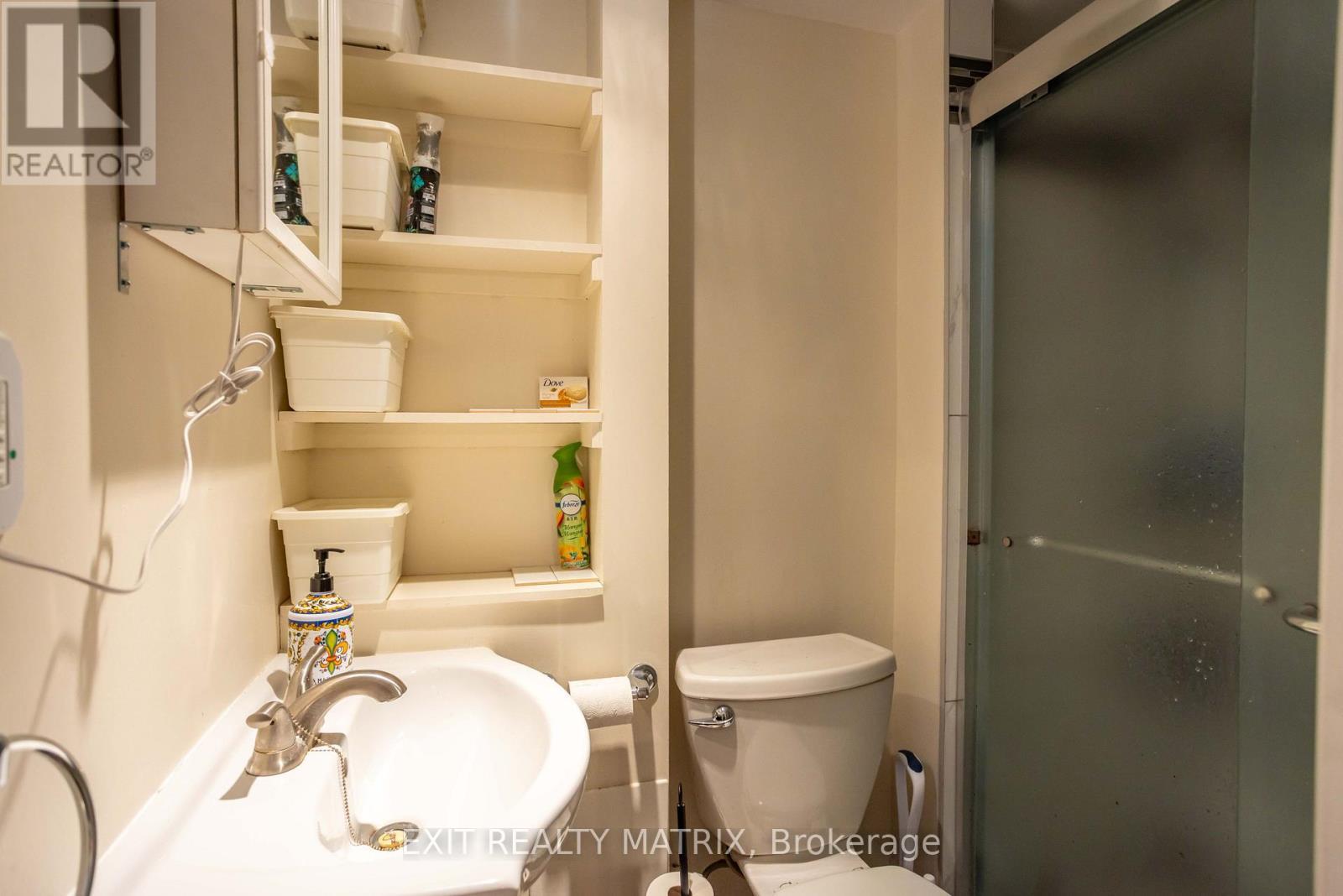 552 Dunbrack Street, Ottawa, ON - Indoor Photo Showing Bathroom