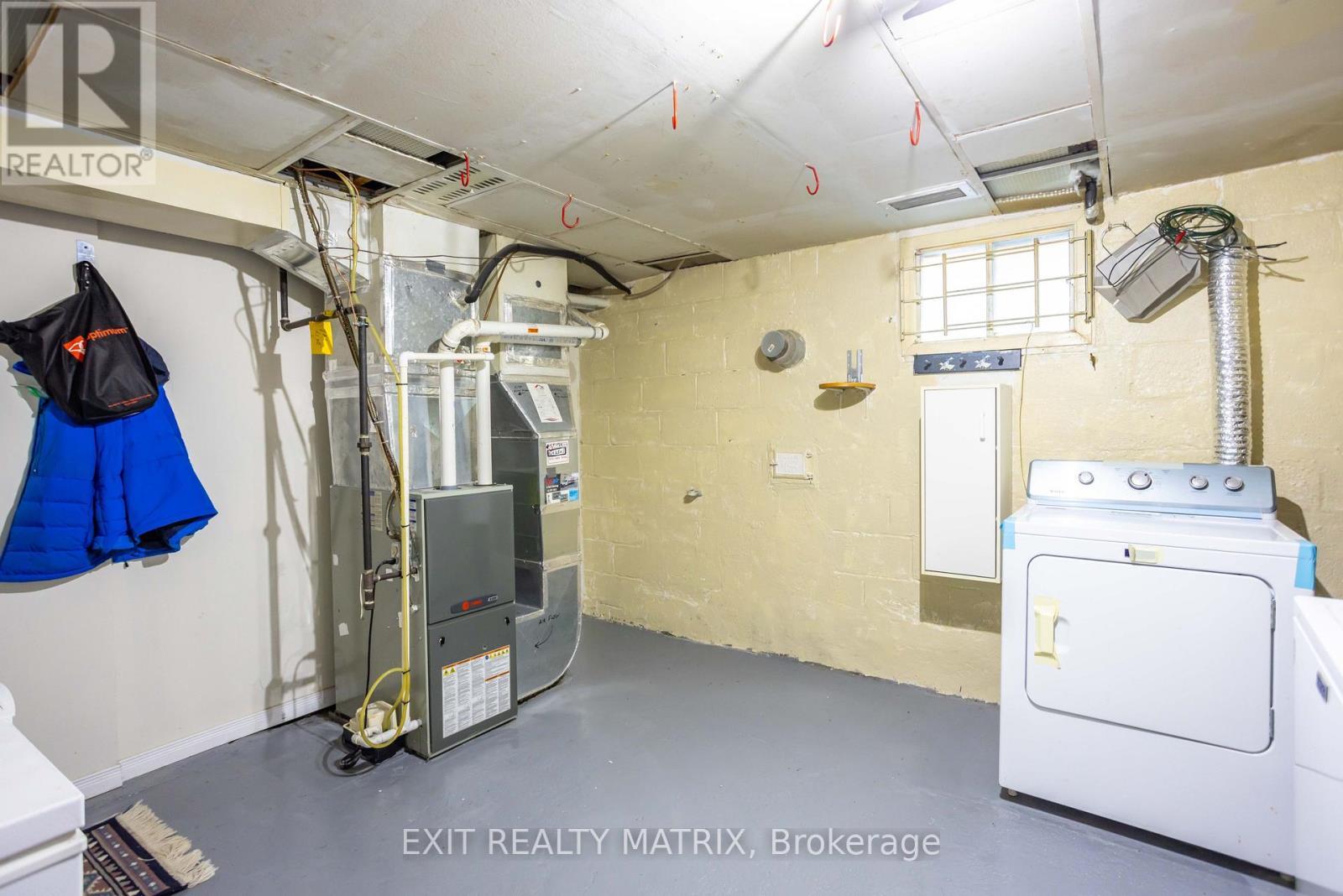 552 Dunbrack Street, Ottawa, ON - Indoor Photo Showing Laundry Room