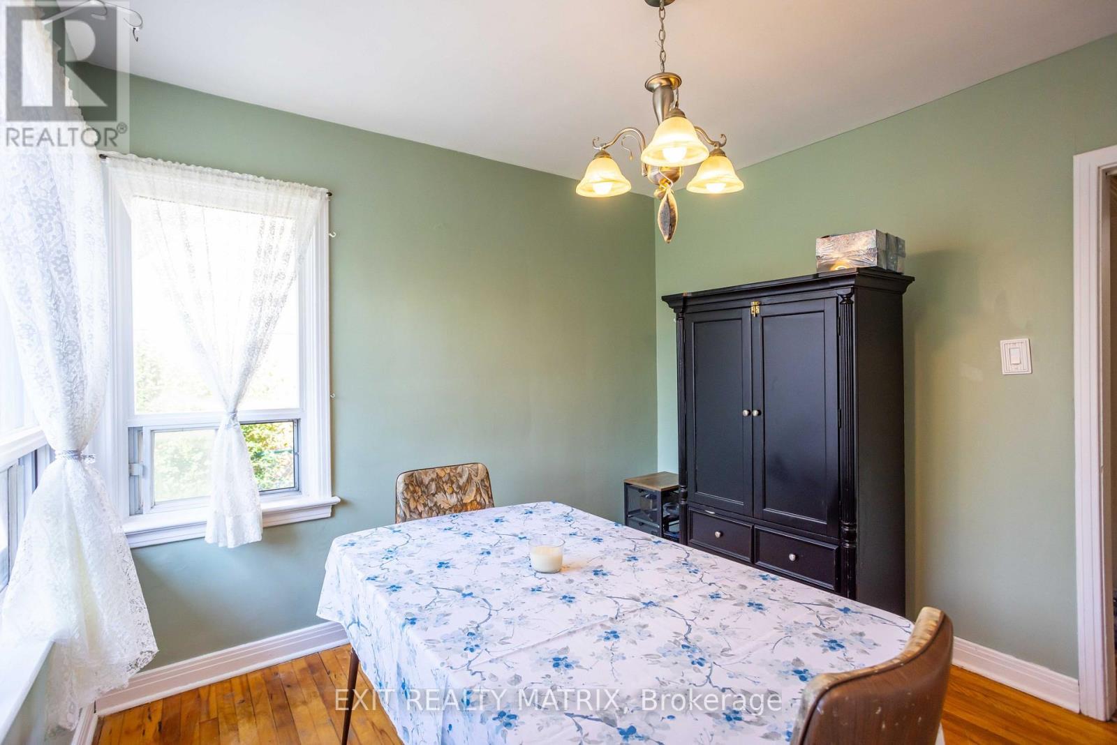 552 Dunbrack Street, Ottawa, ON - Indoor Photo Showing Bedroom