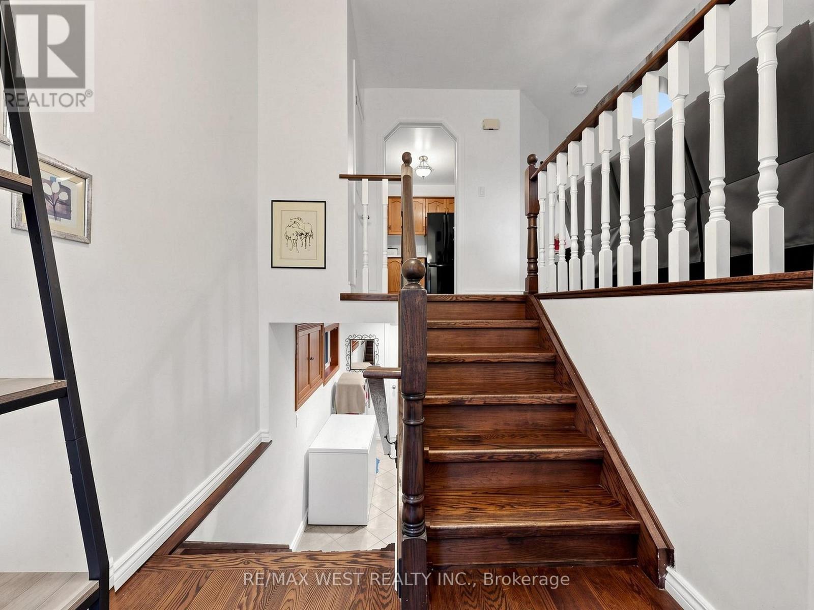 Solid Oak Staircase Leading into the Basement - 335 East Avenue N, Hamilton, ON - Indoor Photo Showing Other Room