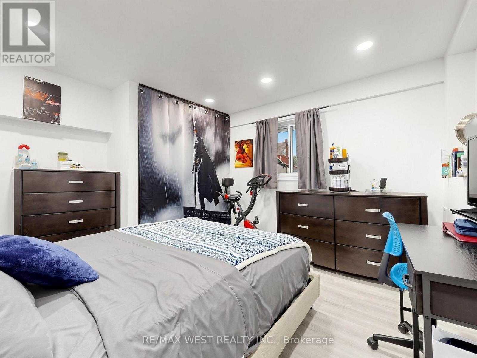 Bonus 4th BRM, Insulated - 335 East Avenue N, Hamilton, ON - Indoor Photo Showing Bedroom