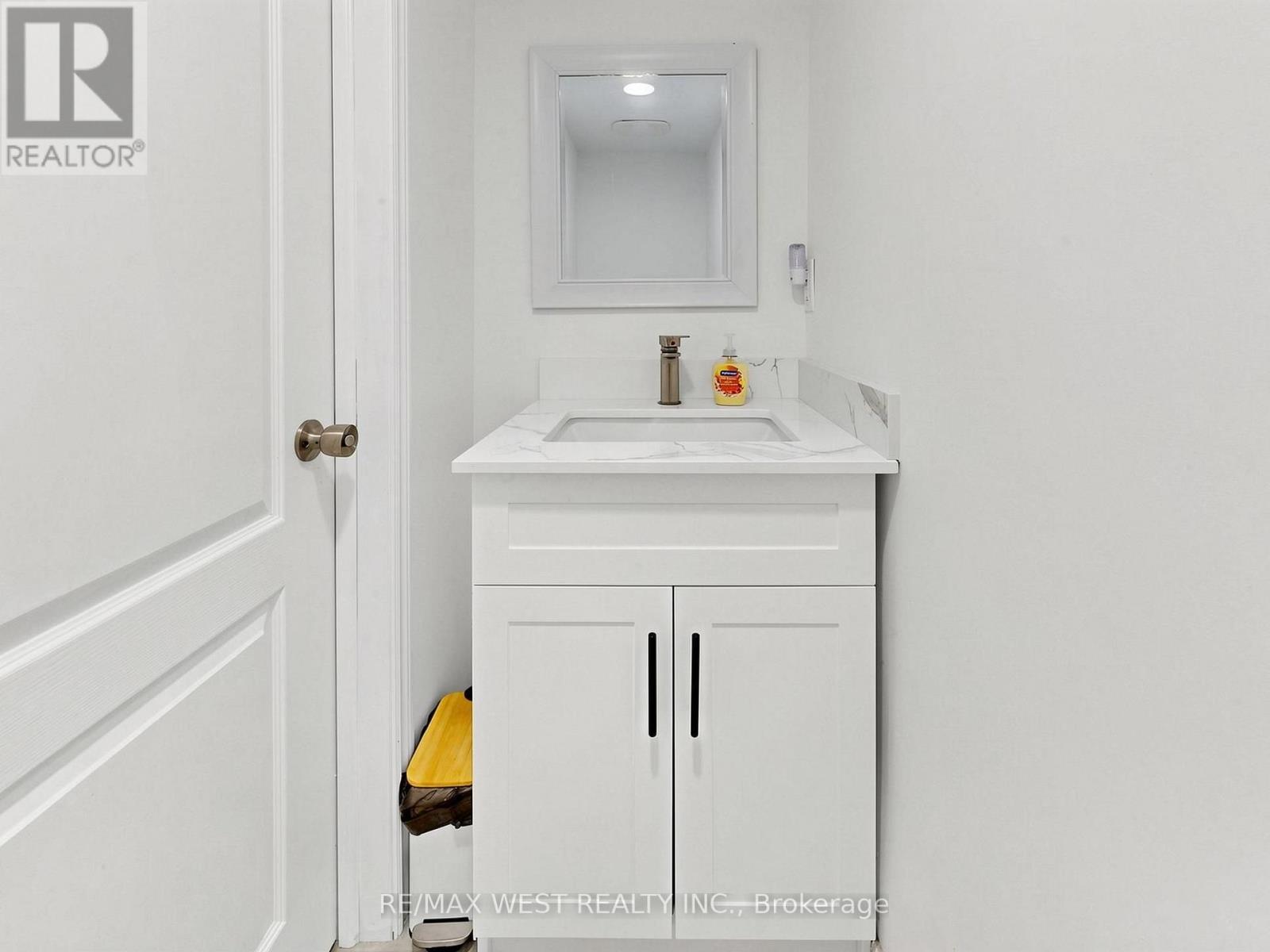 Bonus 2 Pc Washroom - 335 East Avenue N, Hamilton, ON -