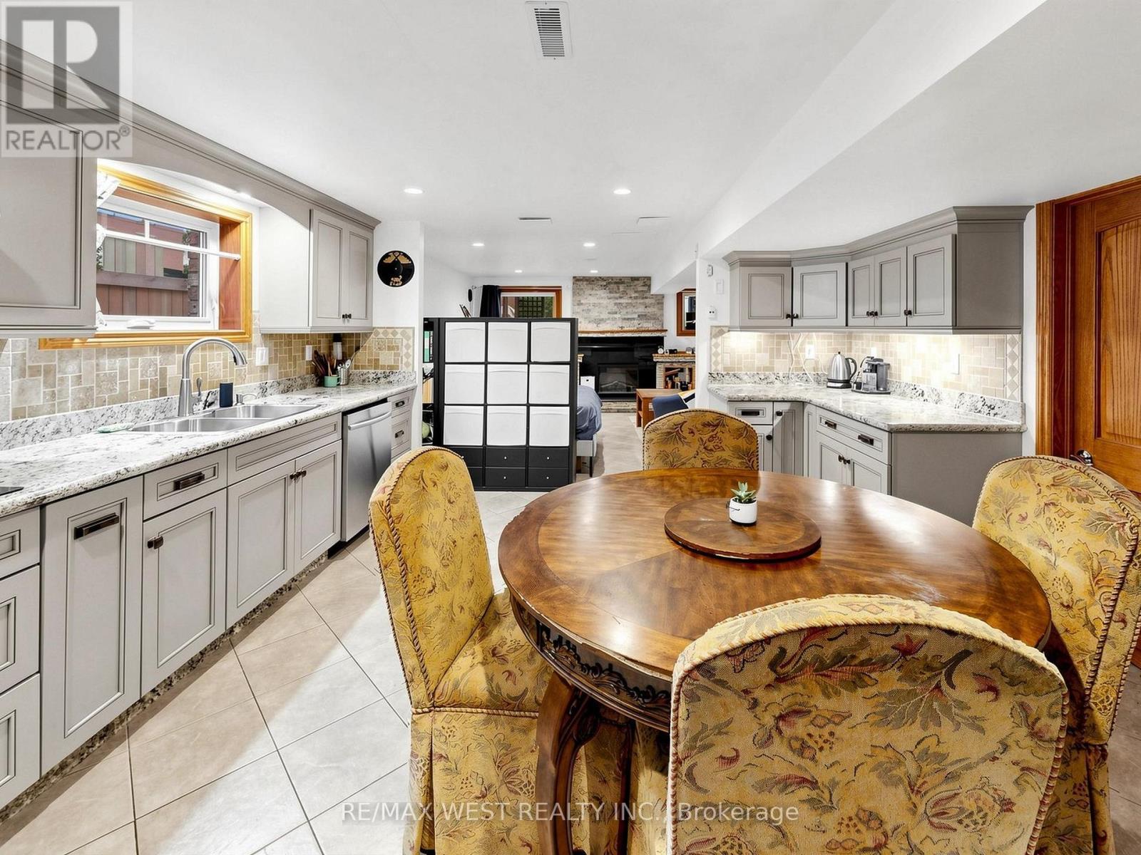 Tastefully Finished Basement - 335 East Avenue N, Hamilton, ON - Indoor